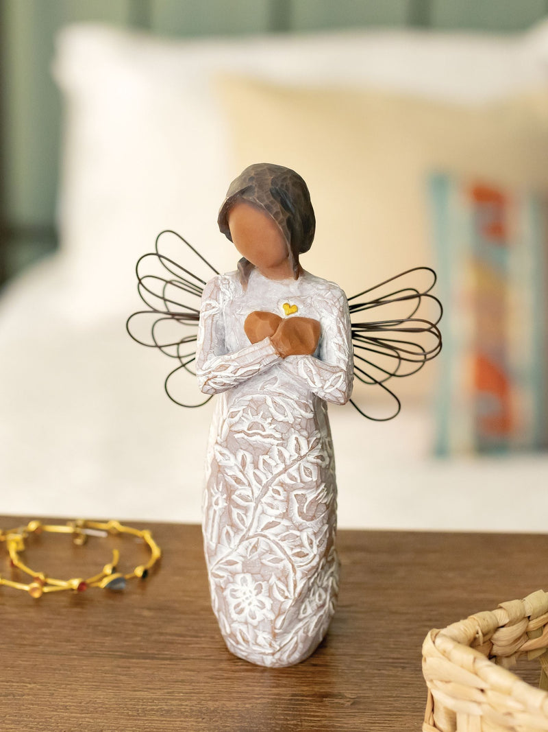 Willow Tree Remembrance figurine darker skin 13cm, imported from the UK