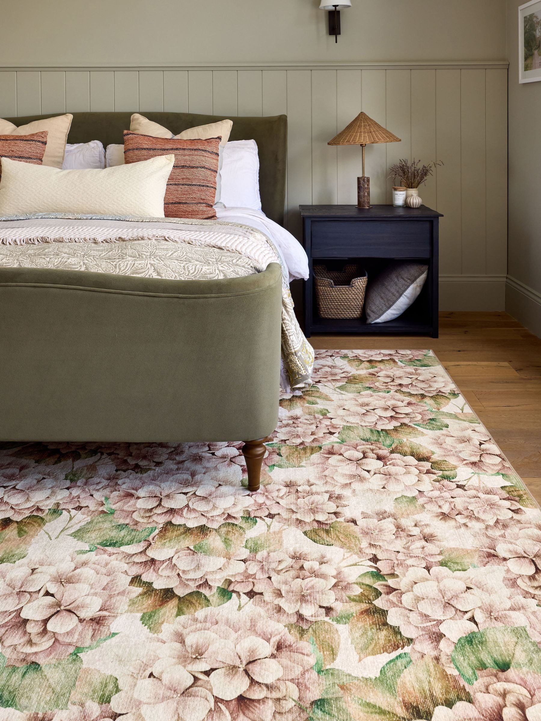 Hug Rug blush pink wild hydrangea rug - British product
