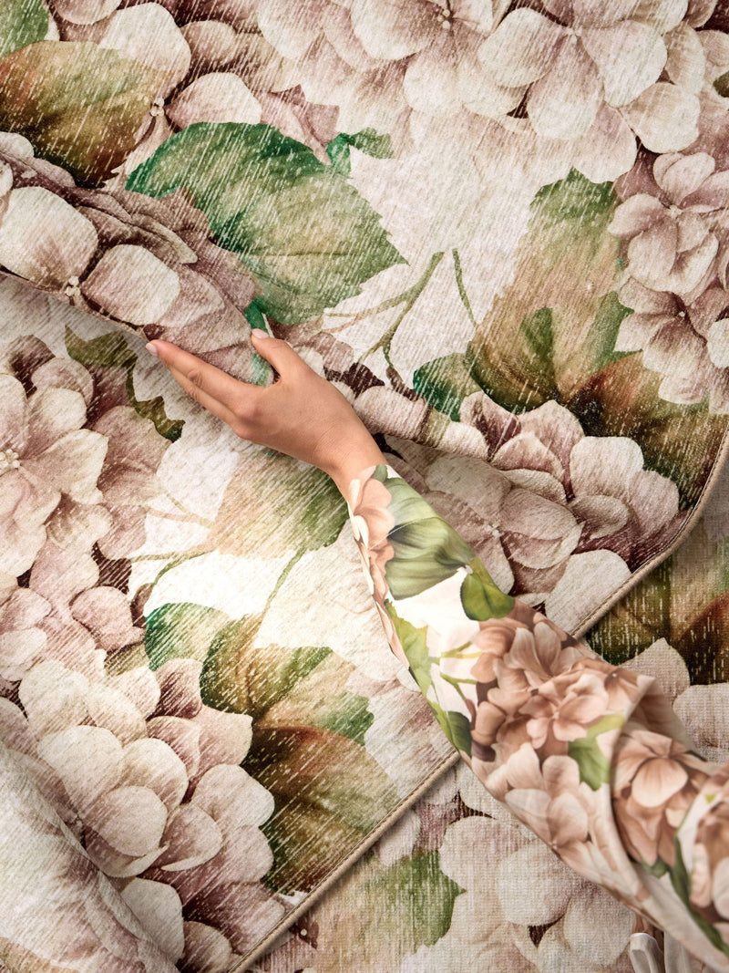 Hug Rug blush pink wild hydrangea rug - British product