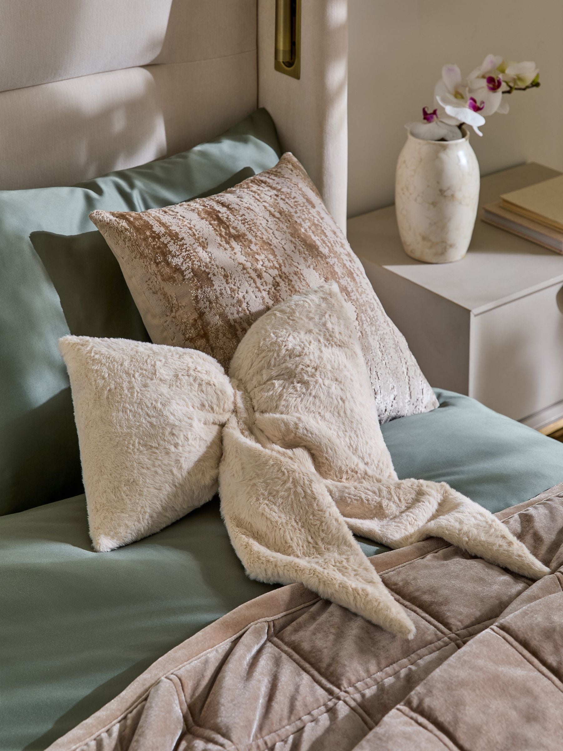 Just Pink 3D faux fur bow cushion 30x40cm (British brand)