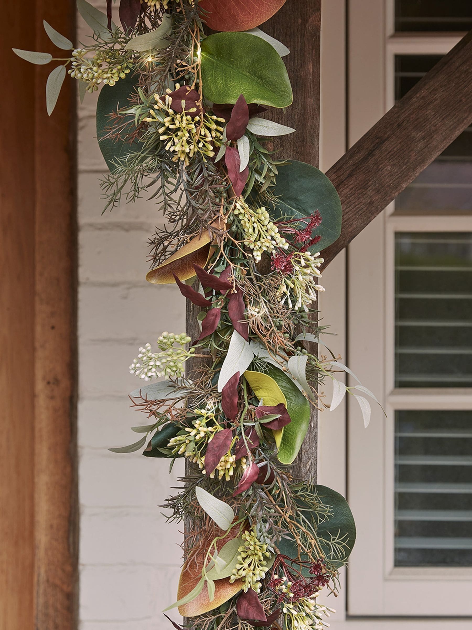 Lights4fun 1.5m pre lit autumn Christmas garland (British brand)