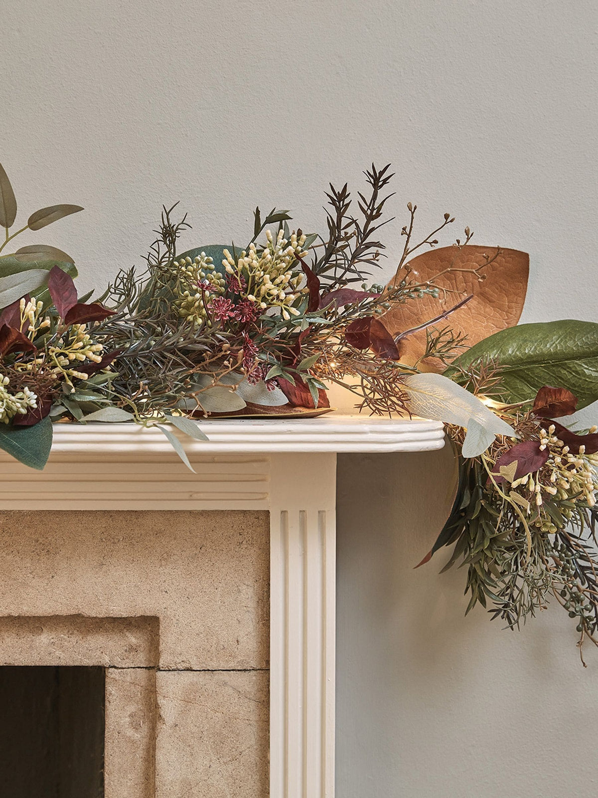 Lights4fun 1.5m pre lit autumn Christmas garland (British brand)