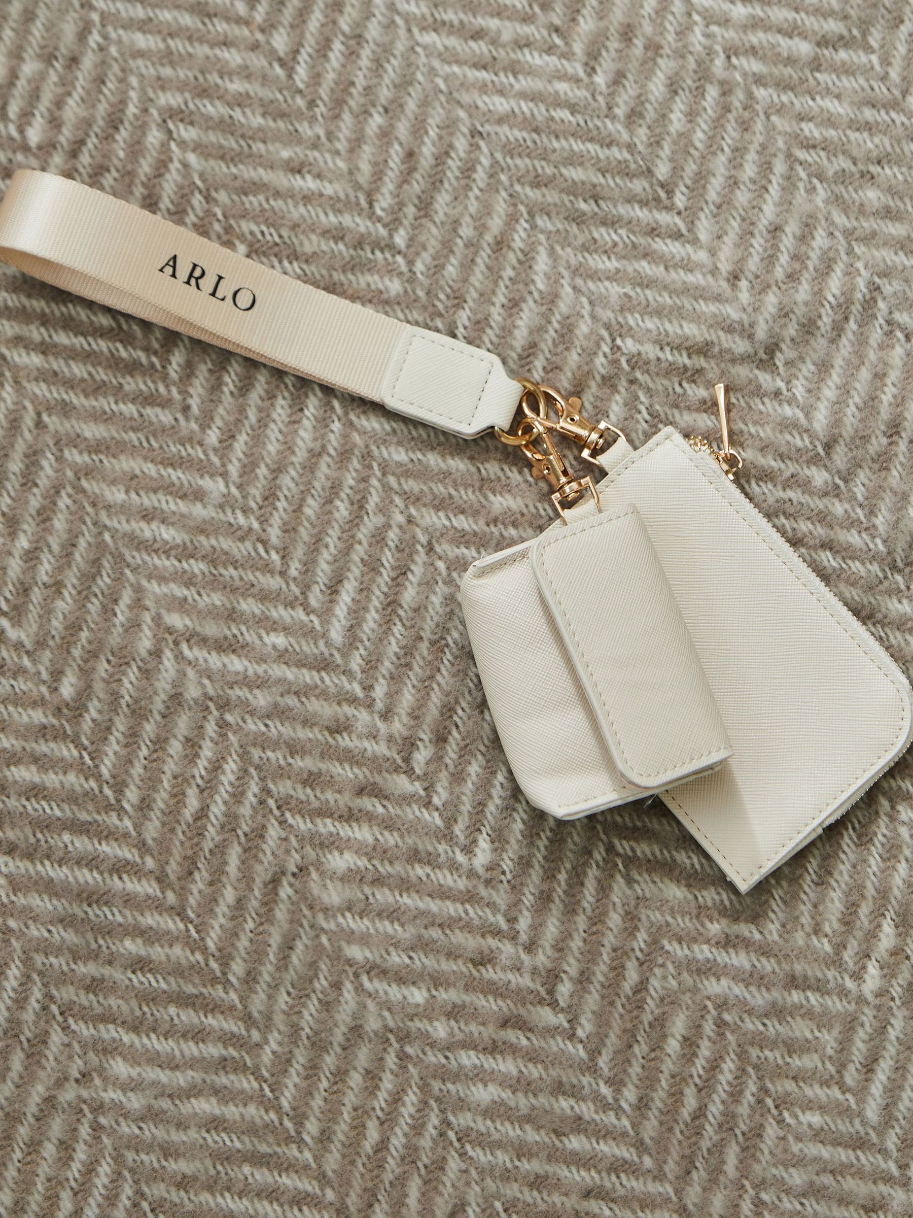 Made Yours personalised dog walking accessory pouch (British brand)