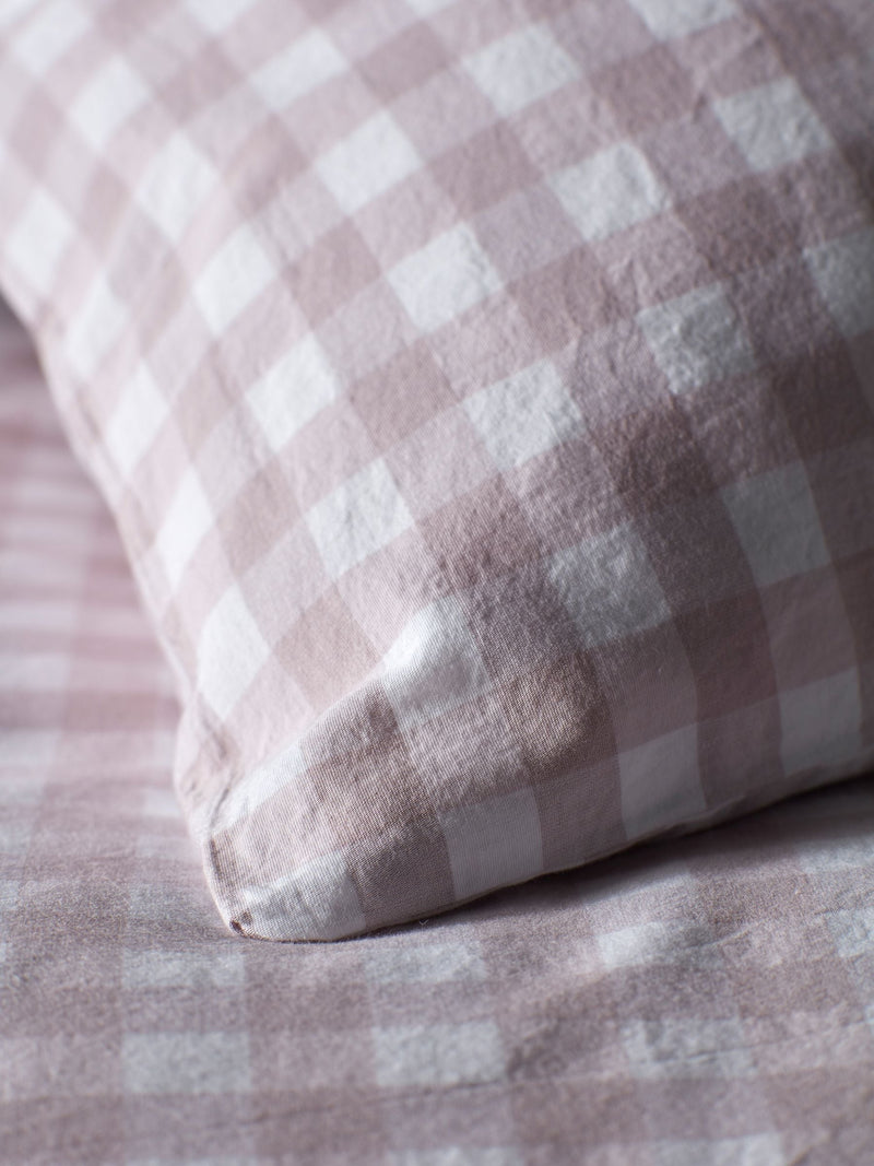 Secret Linen Store Vintage Rose gingham standard pillowcase, UK version