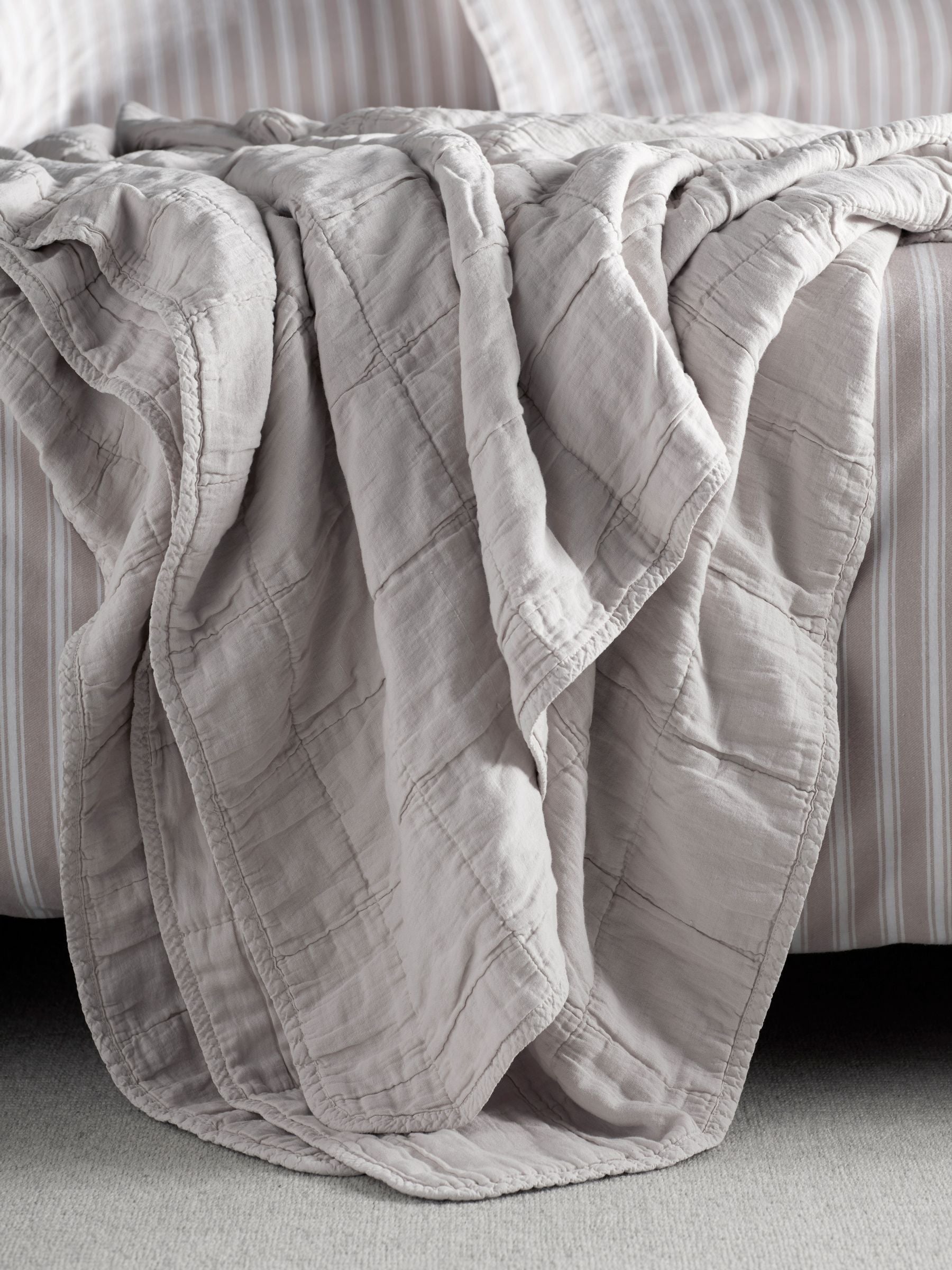 Secret Linen Store Vintage Rose Finn 100% Cotton Quilted Throw