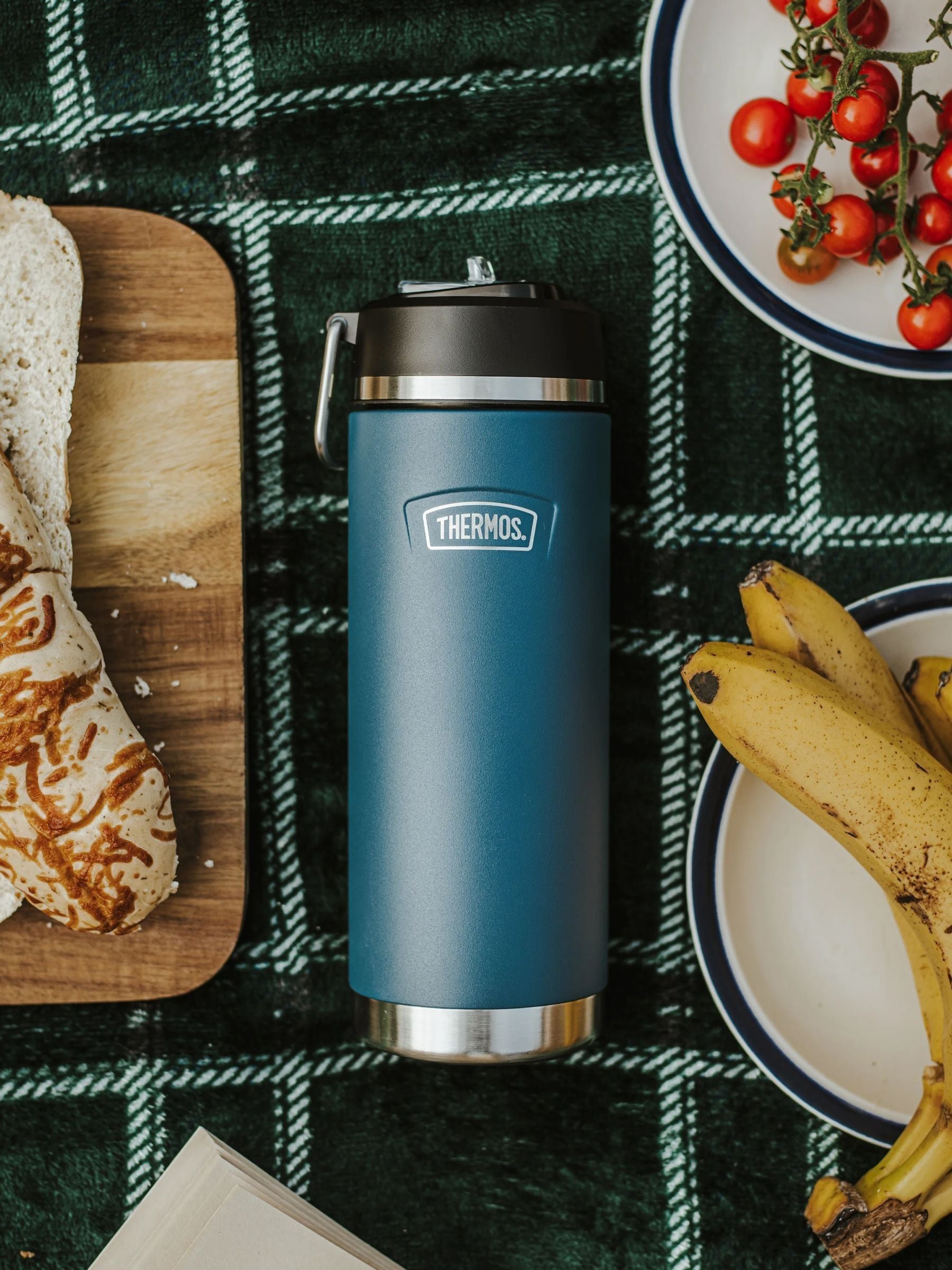 Thermos Solent Navy water bottle 945ml, imported from the UK
