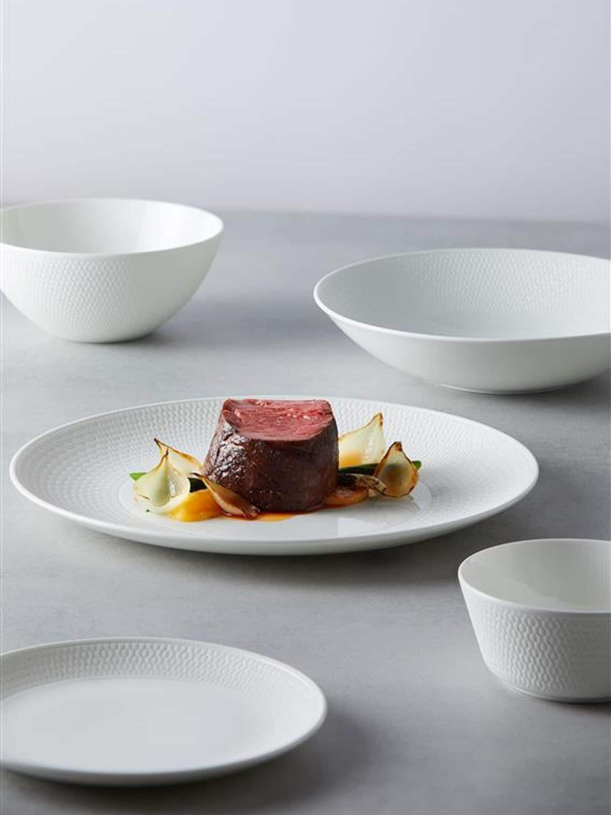 Wedgwood Gio dinnerware set 16 piece - British product