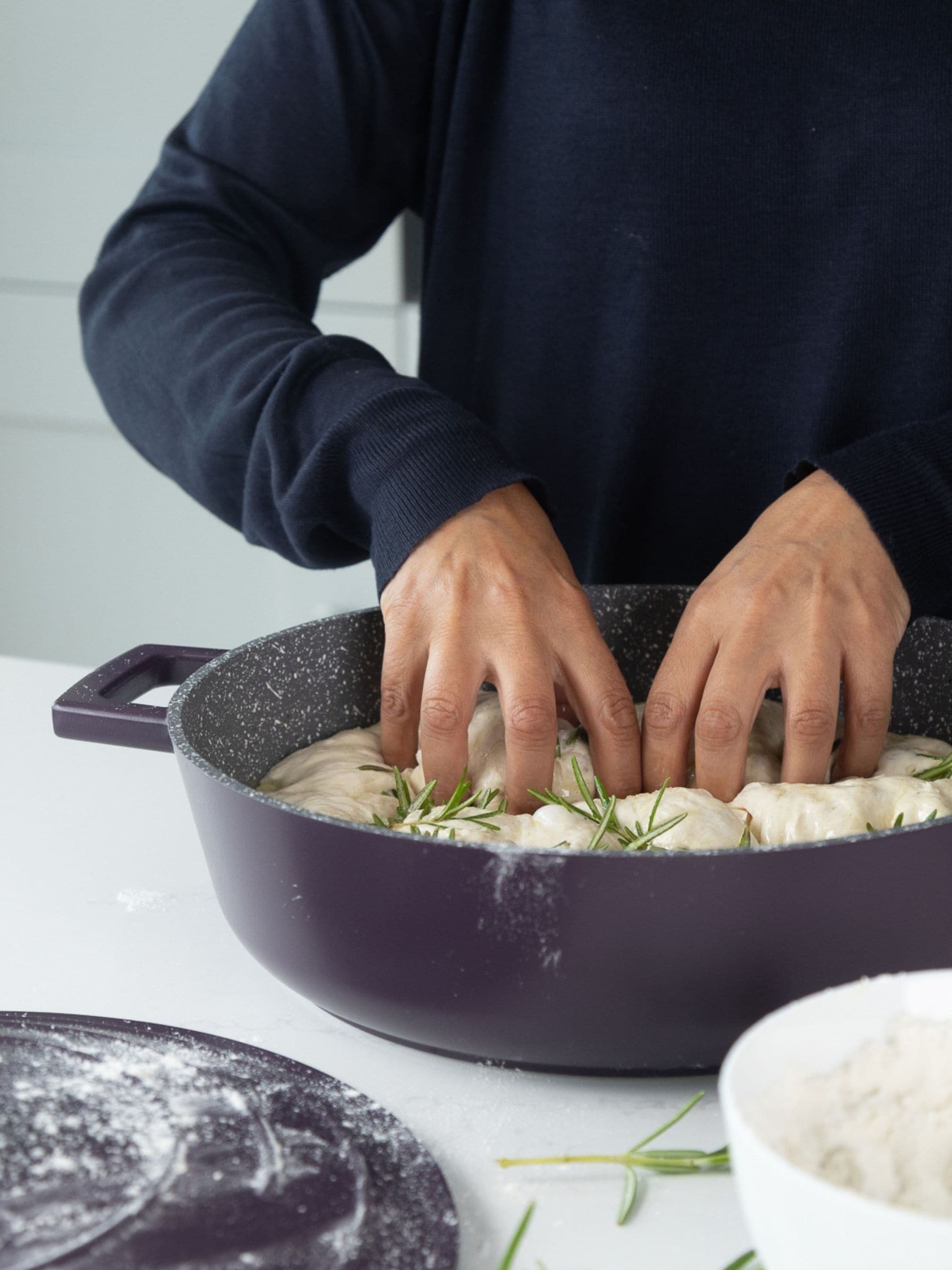 MasterClass shallow casserole dish 4L with self-basting lid - British product