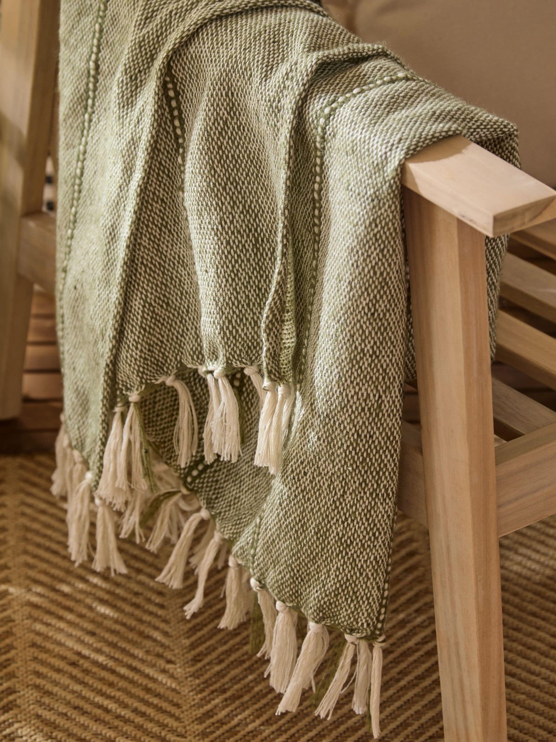 Yard Moss Hedon tasselled outdoor throw 130x180, UK version