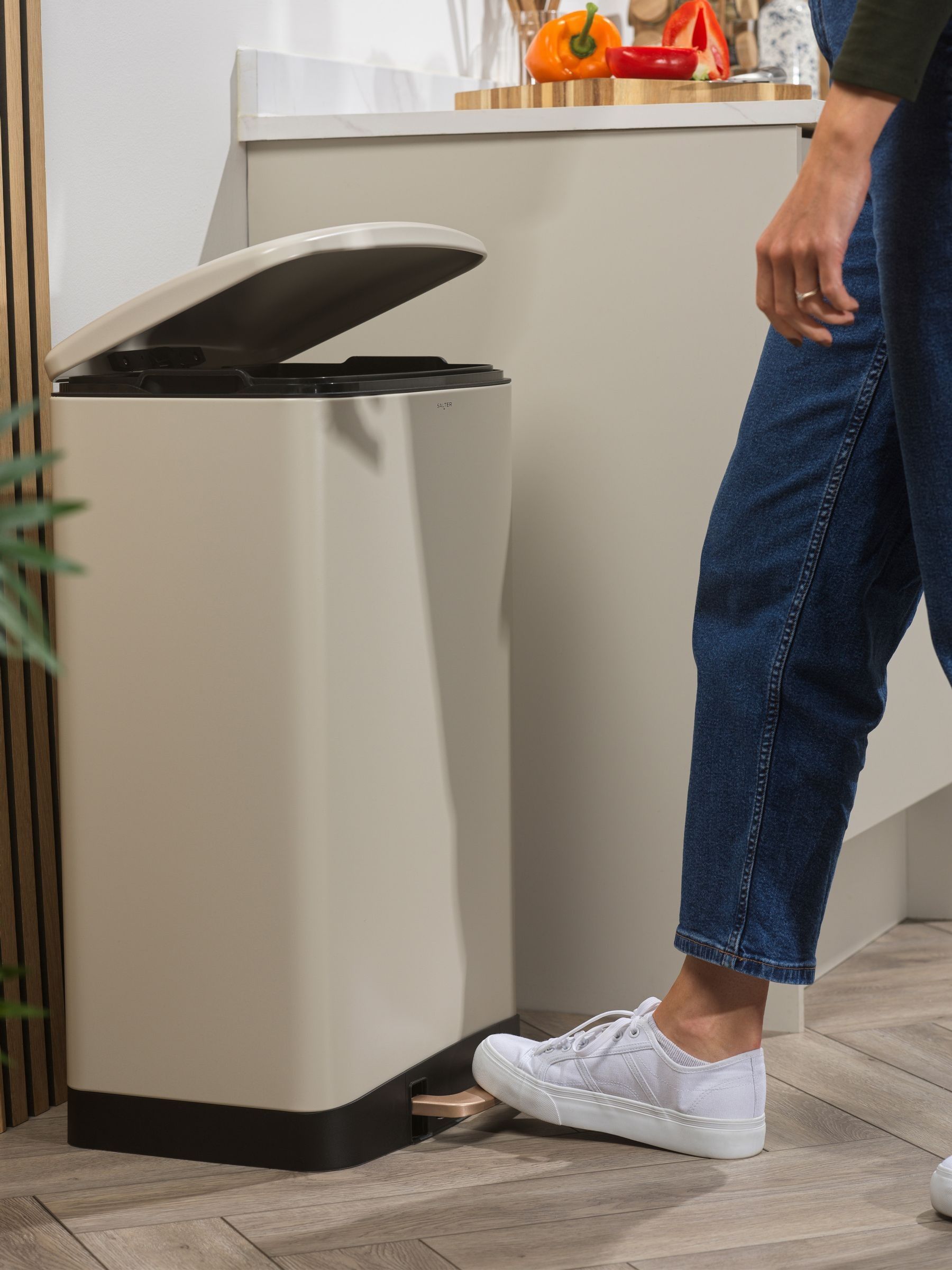 Salter cream 50 litre pedal bin (British brand)