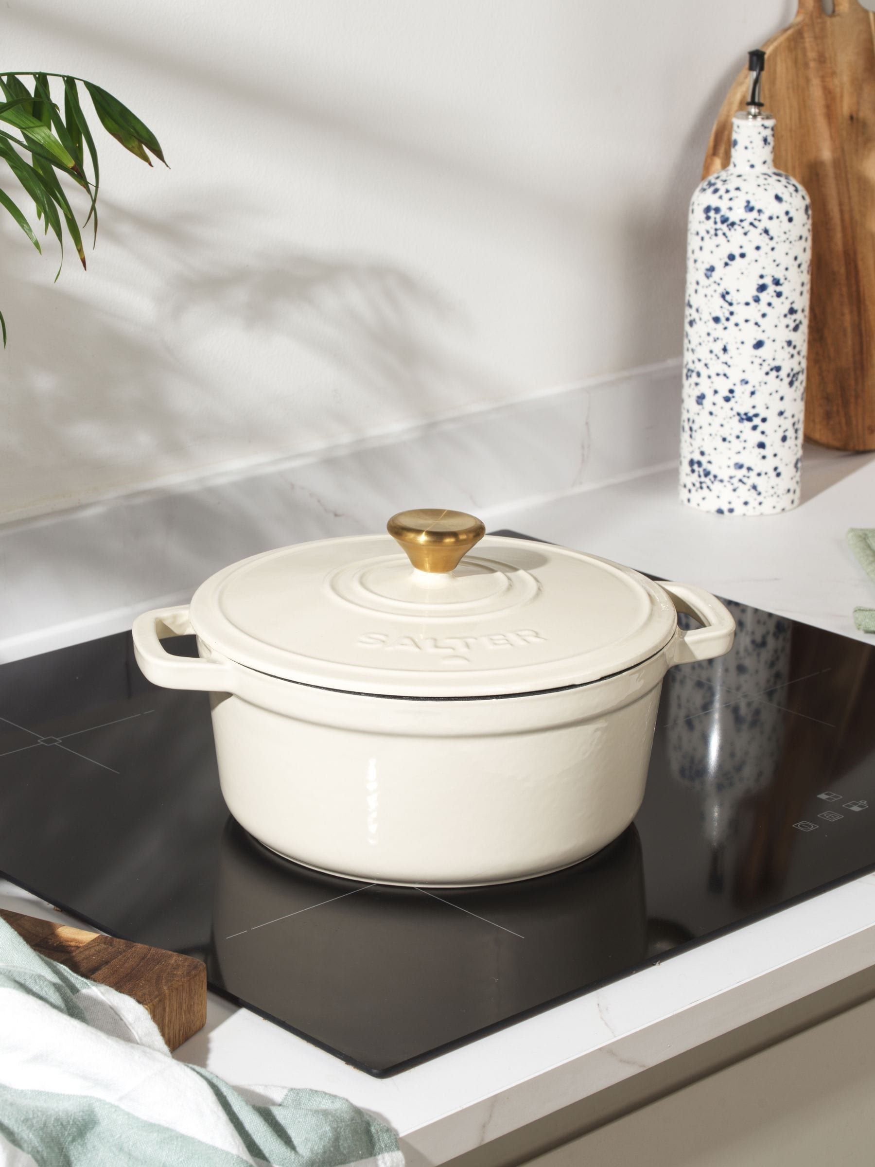 Salter cream cast iron casserole pot 3.4L (British brand)