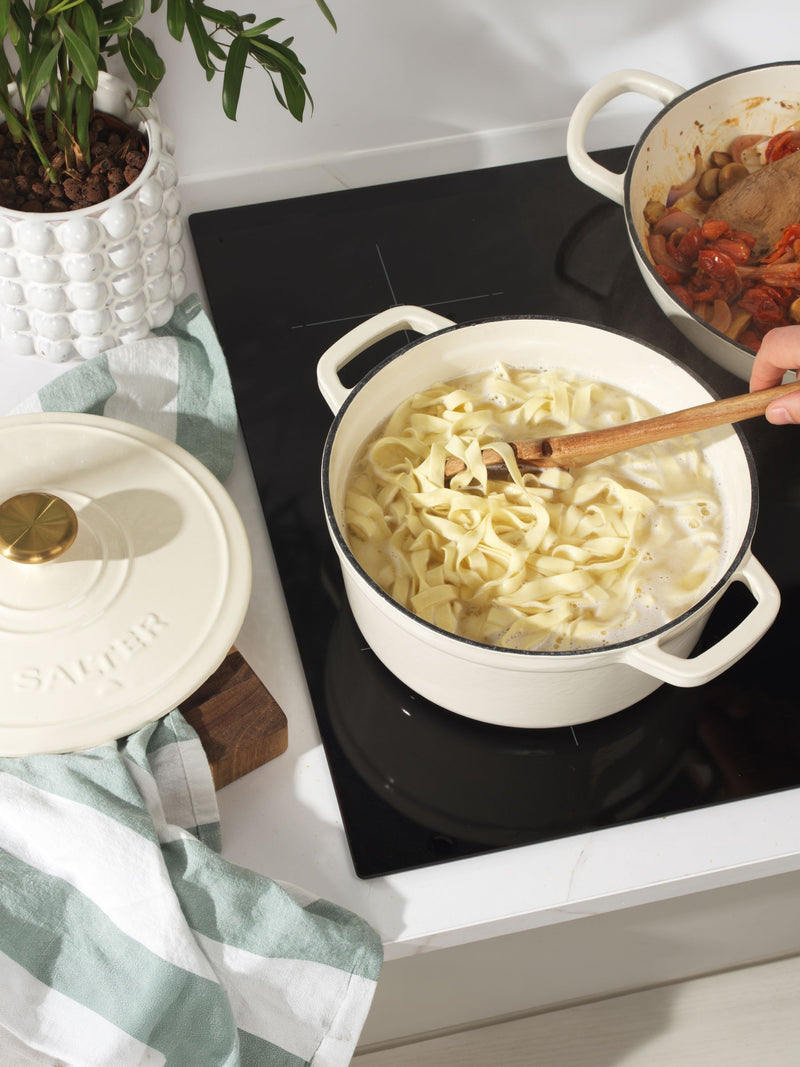 Salter cream cast iron casserole pot 3.4L (British brand)