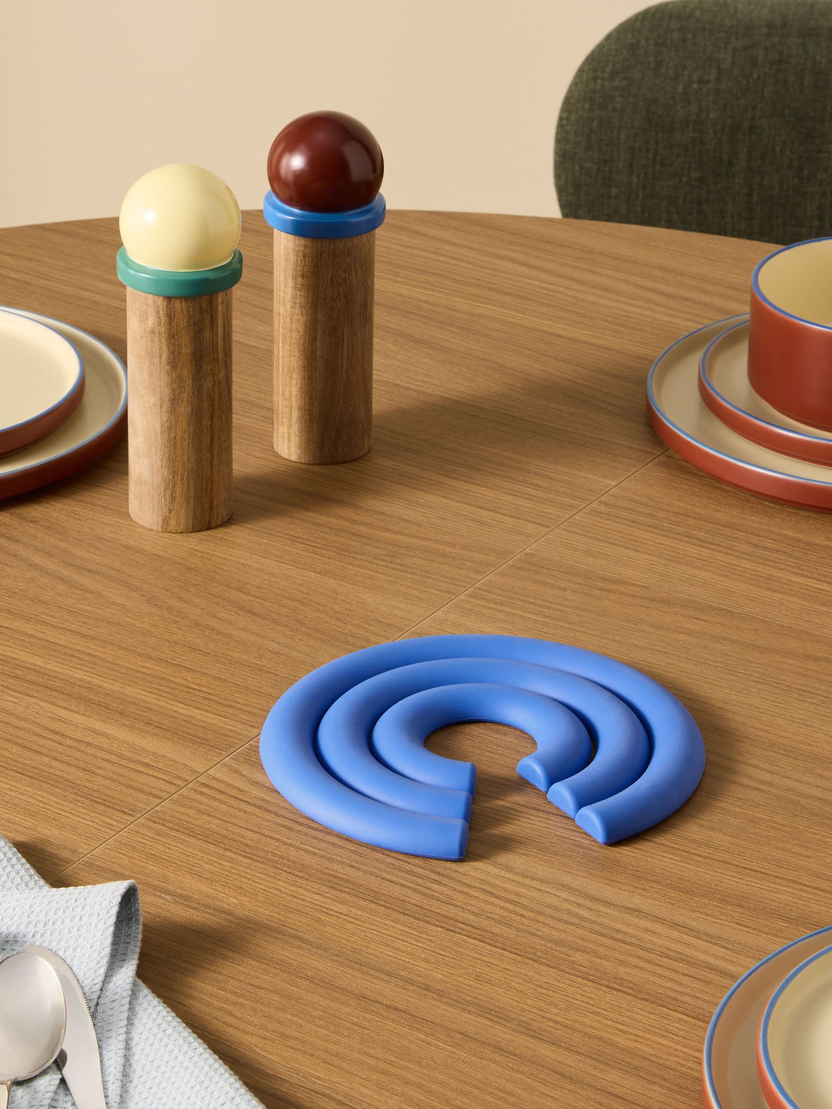 MADE.COM blue silicone trivet 19x19x30cm (British brand)