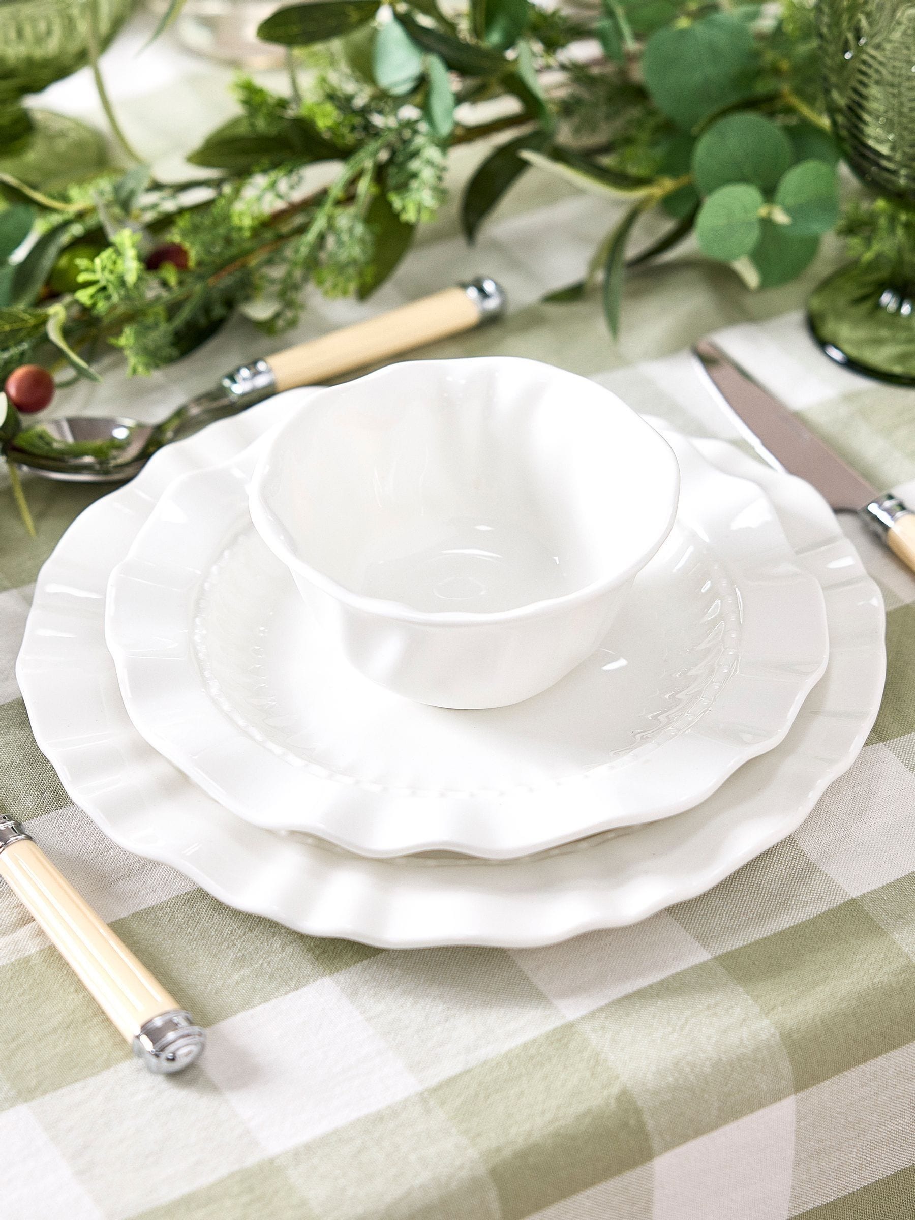 Dibor white rippled stoneware dinner plates set of 4, UK version