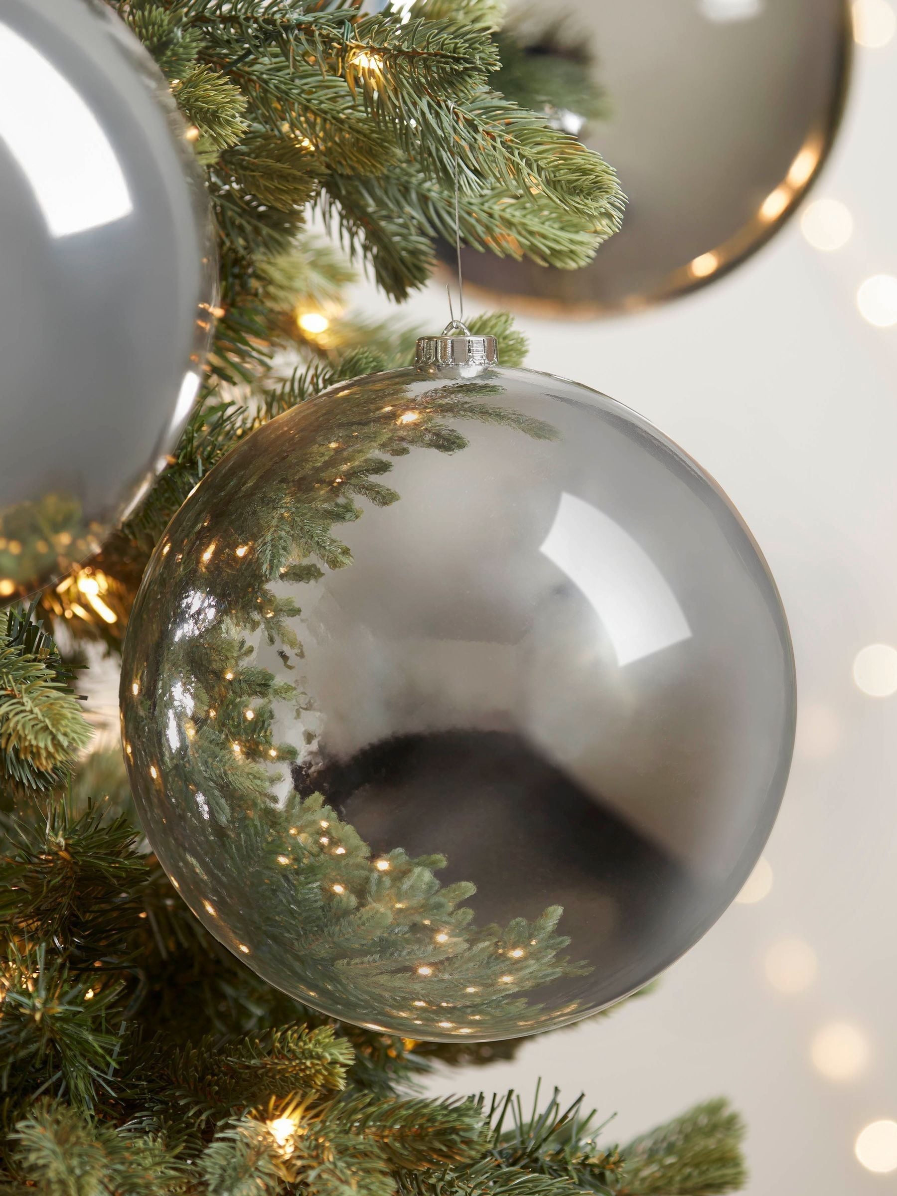 Cox & Cox grey oversized shatterproof baubles 20cm - British product