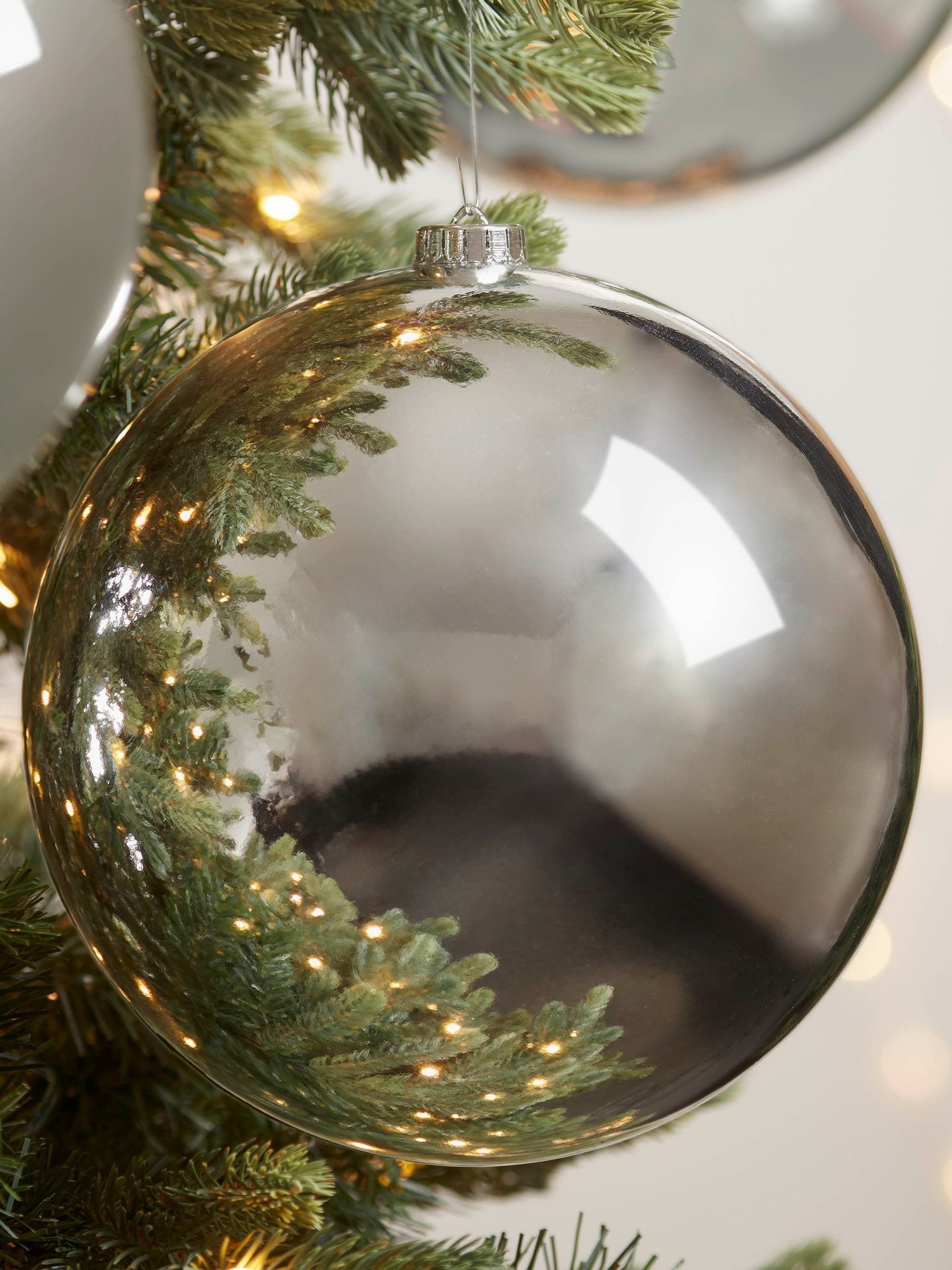 Cox & Cox grey oversized shatterproof baubles 20cm - British product