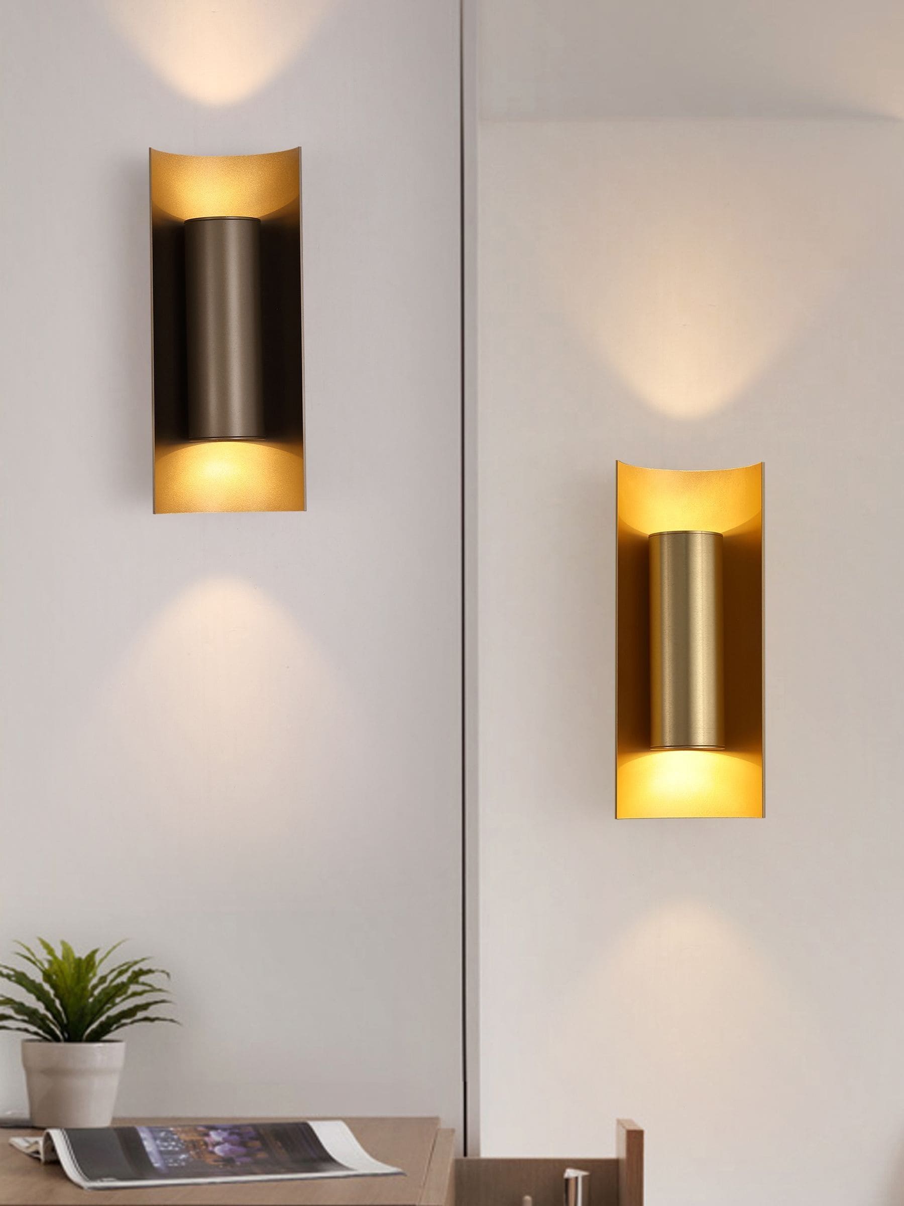 Searchlight gold 2-light wall light - British product