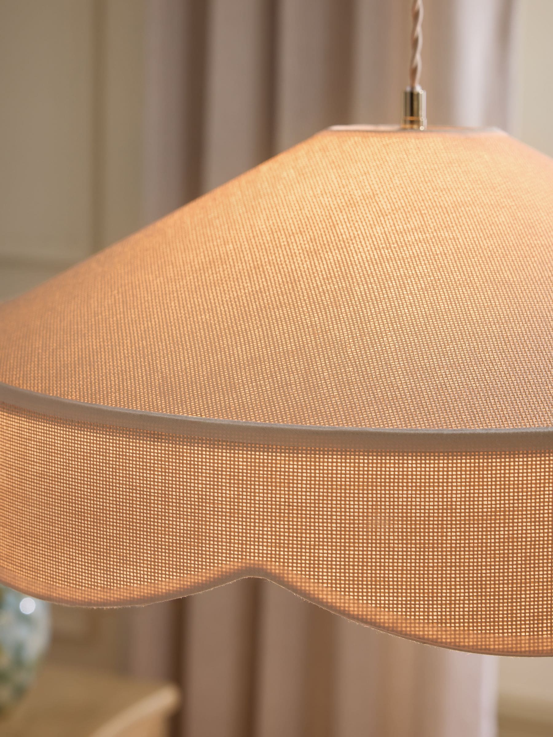 Padbury Easy Fit lamp shade with scalloped edge (British brand)