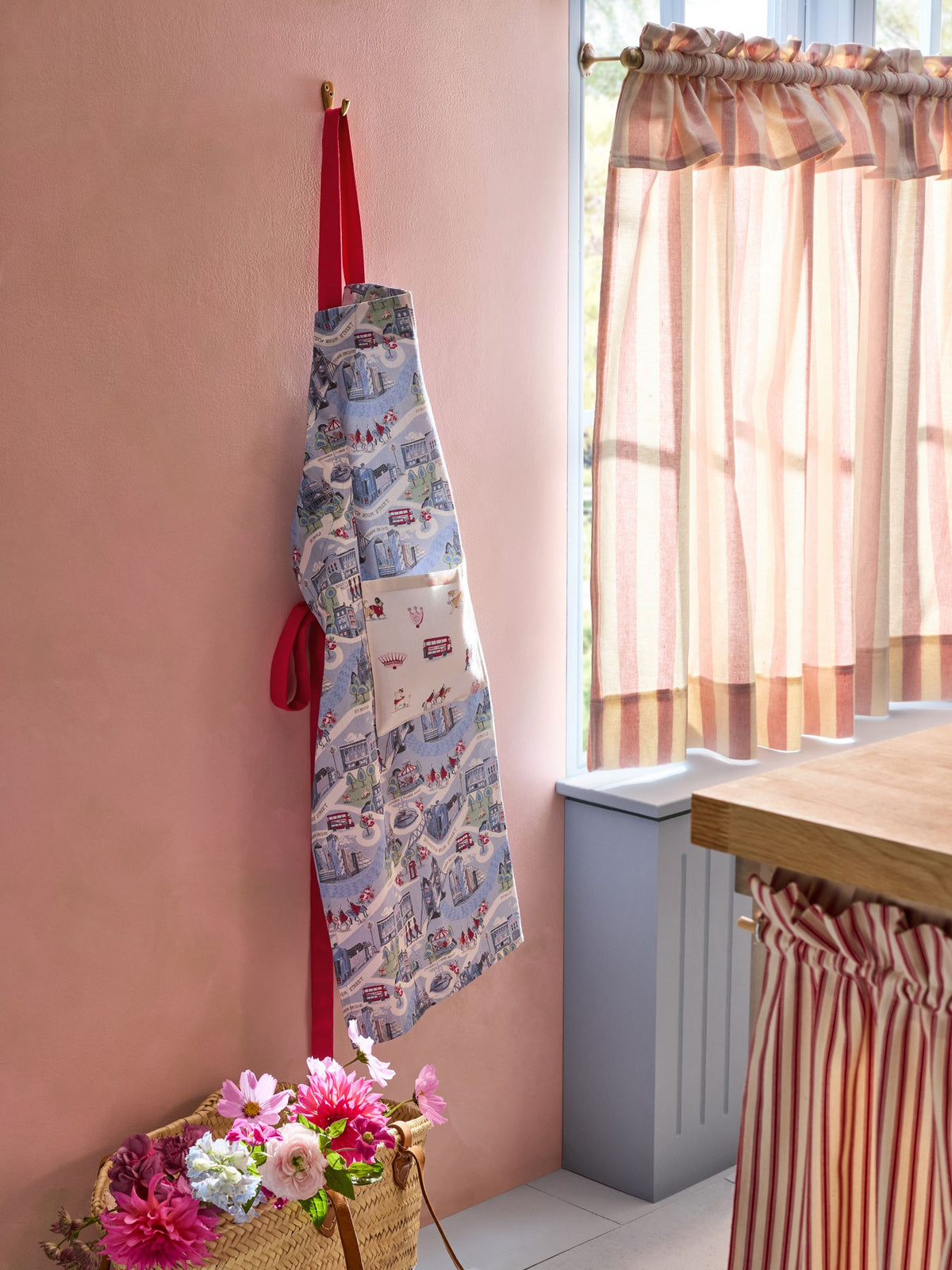 Cath Kidston Blue London Town apron one size (British brand)