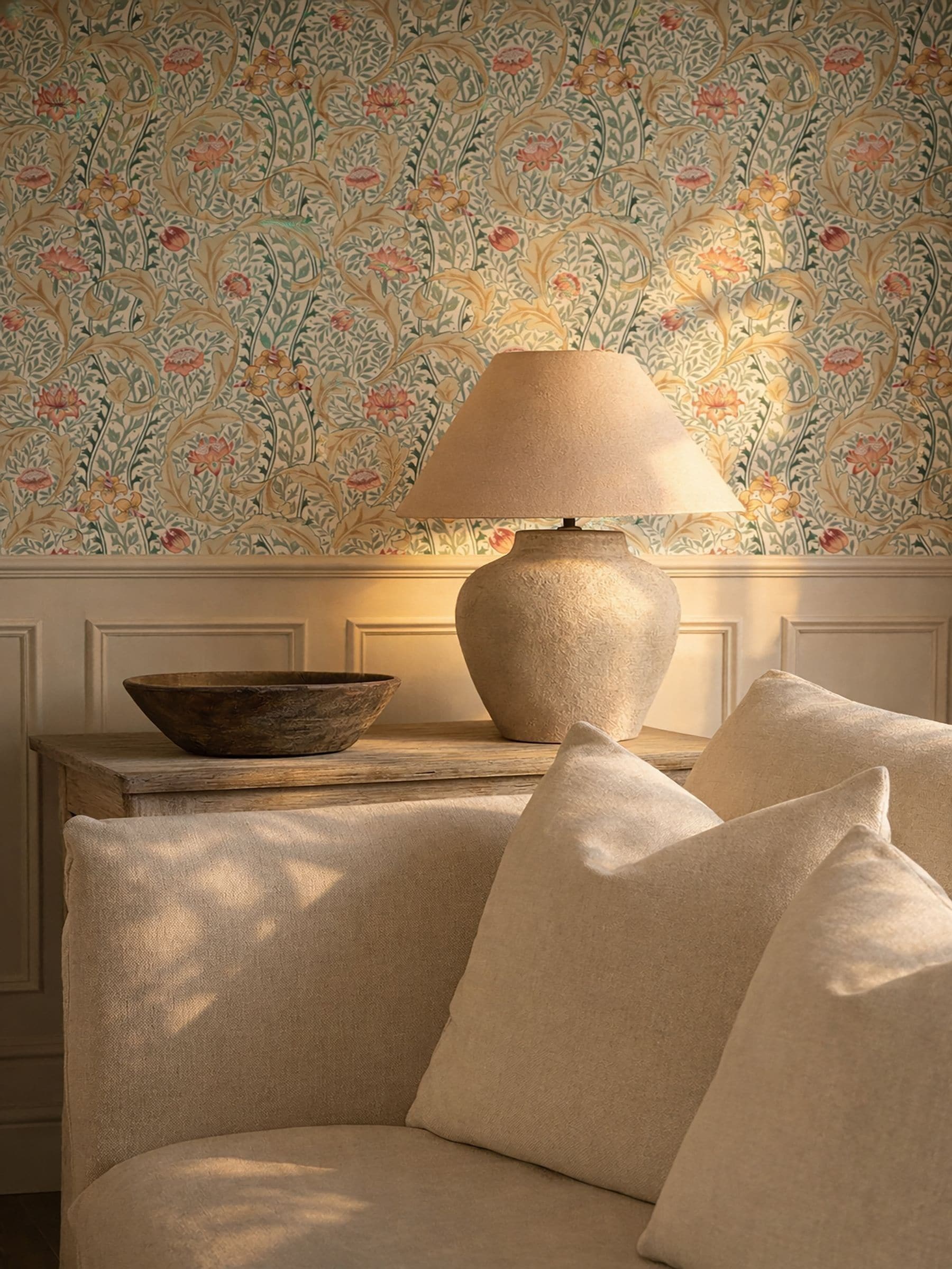 Morris & Co Wild Tulip & Vine wallpaper 10m - British product