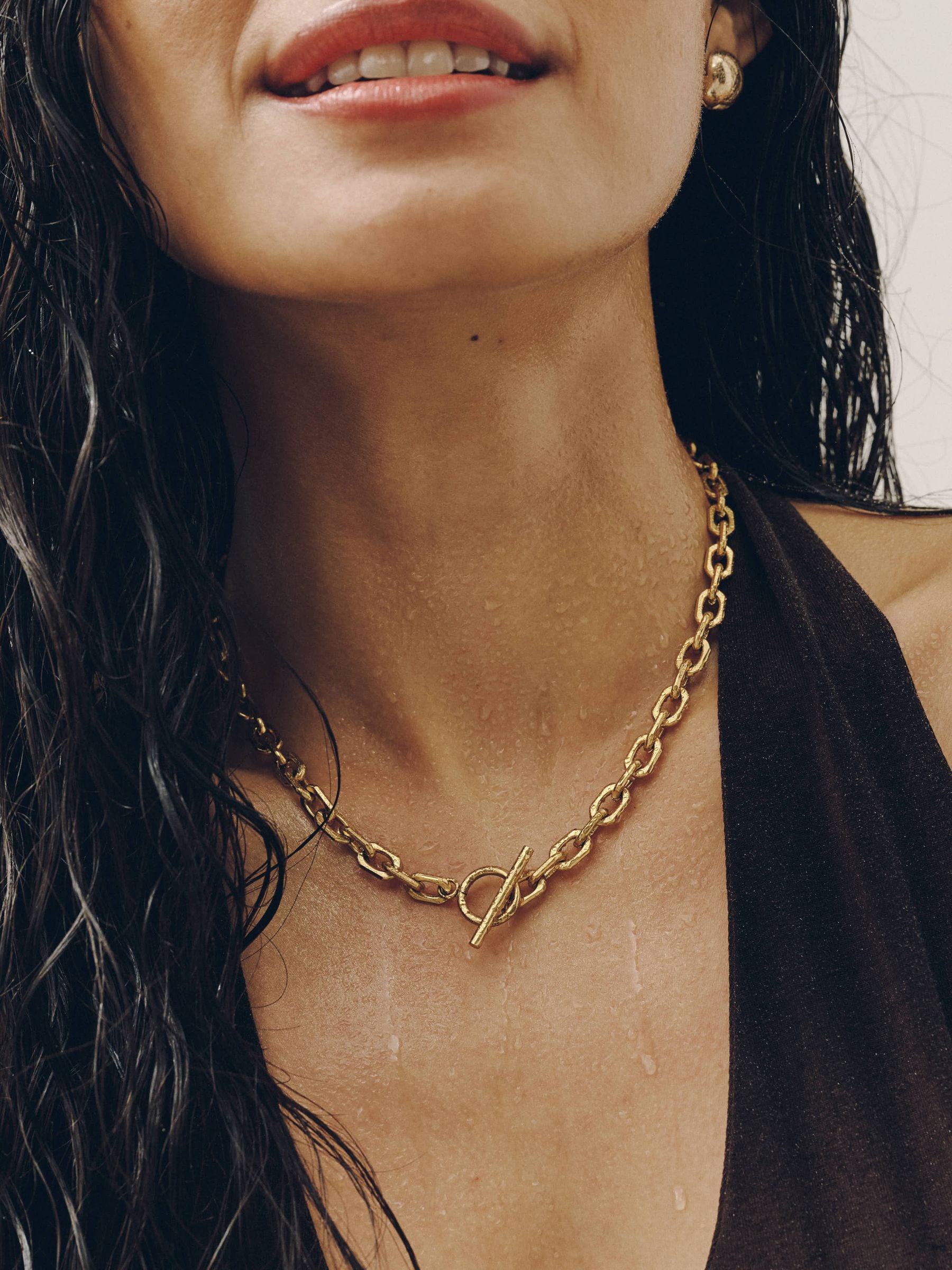 gold tone T-bar necklace waterproof stainless steel, UK version