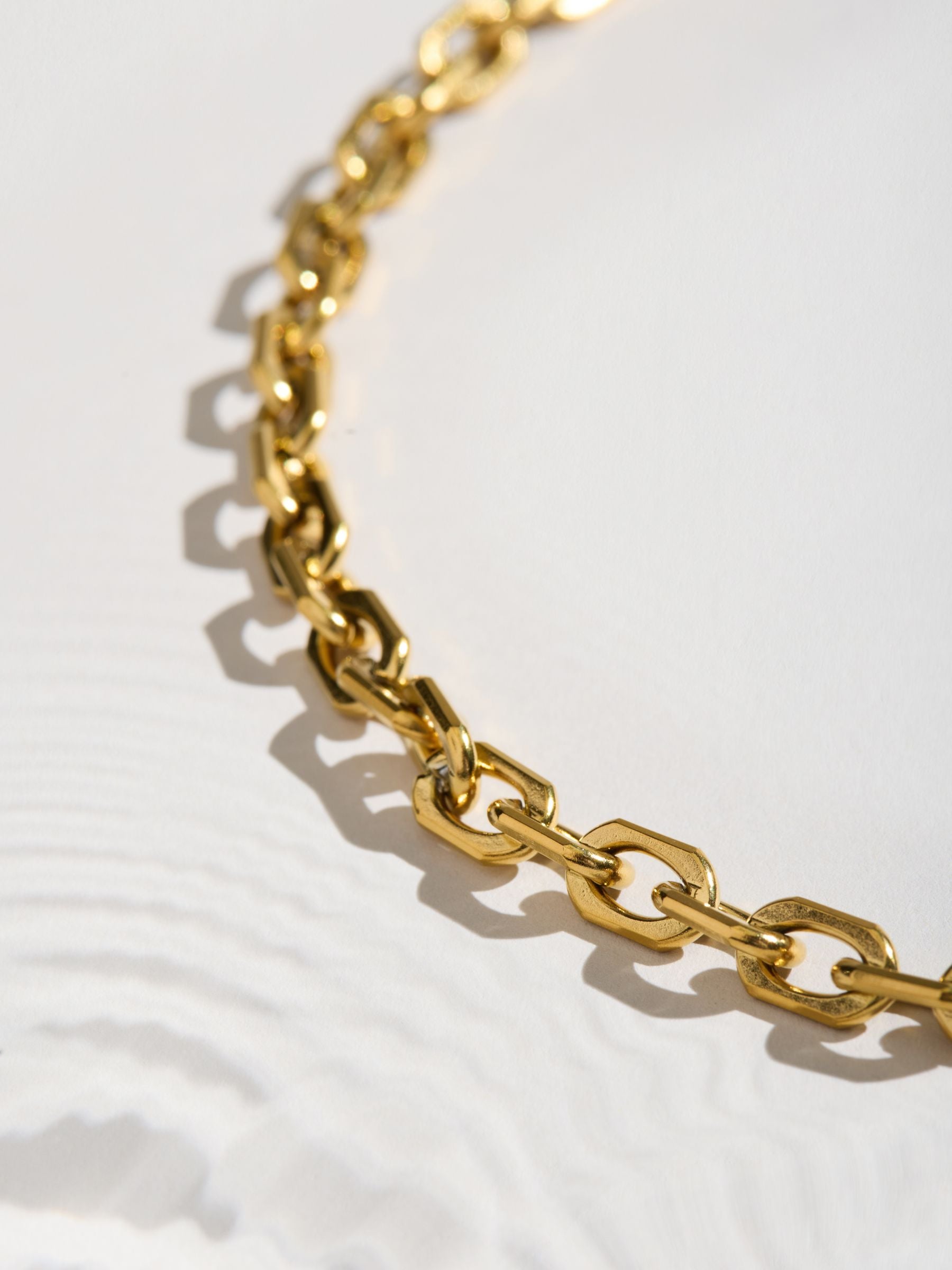 gold tone T-bar necklace waterproof stainless steel, UK version