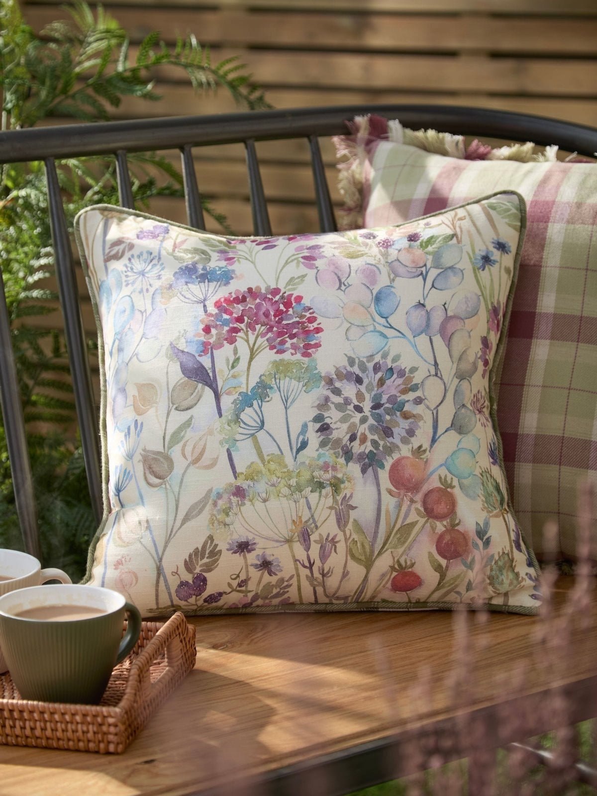 Voyage outdoor cushion Country Hedgerow 45x45cm (British brand)