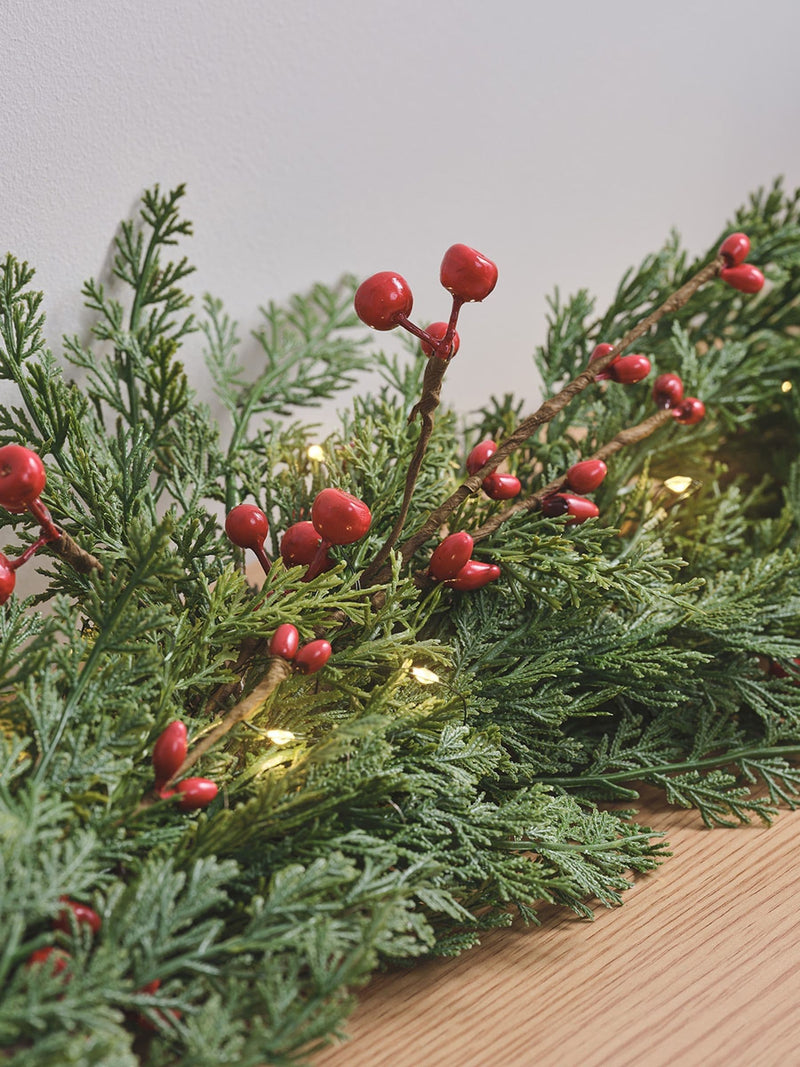 Lights4fun pre lit Christmas garland 1.5m, imported from the UK