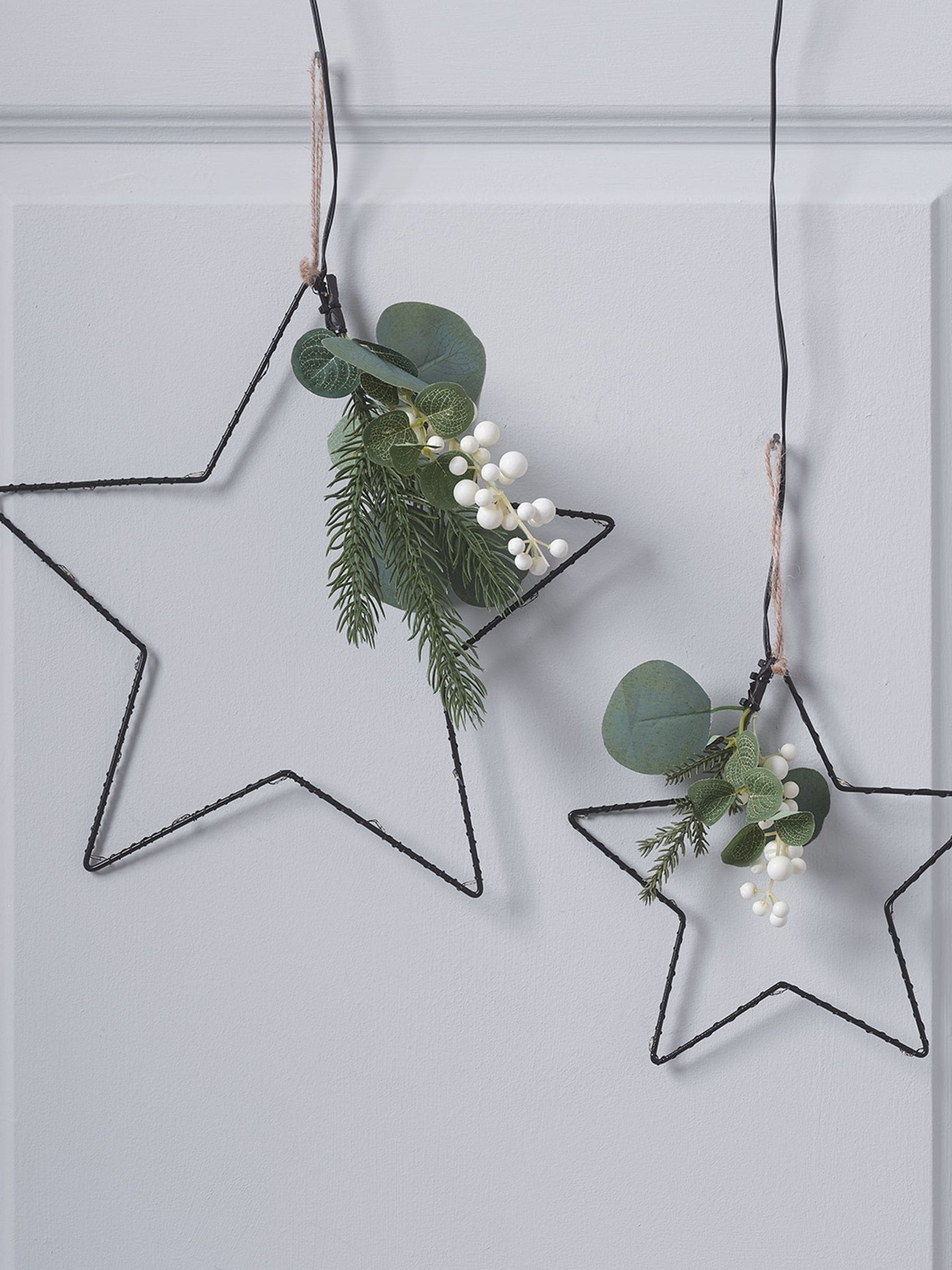 Lights4fun micro LED star lights with winter foliage, British brand