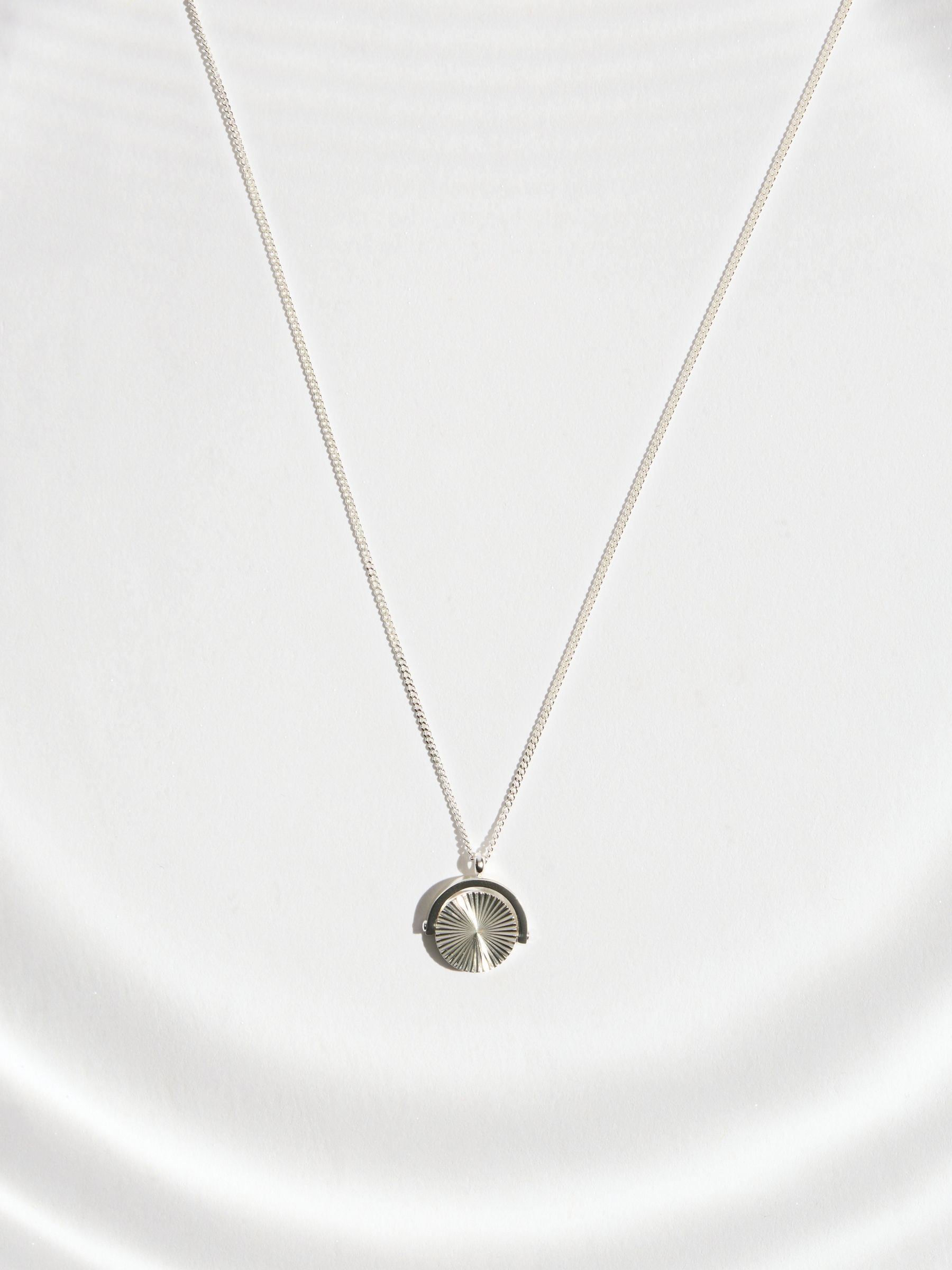 Gold tone spinner necklace stainless steel waterproof adjustable - British product