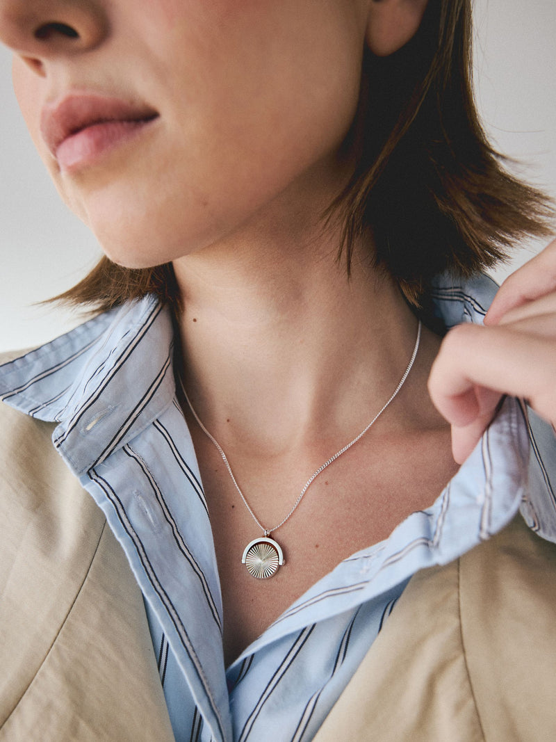 Gold tone spinner necklace stainless steel waterproof adjustable - British product