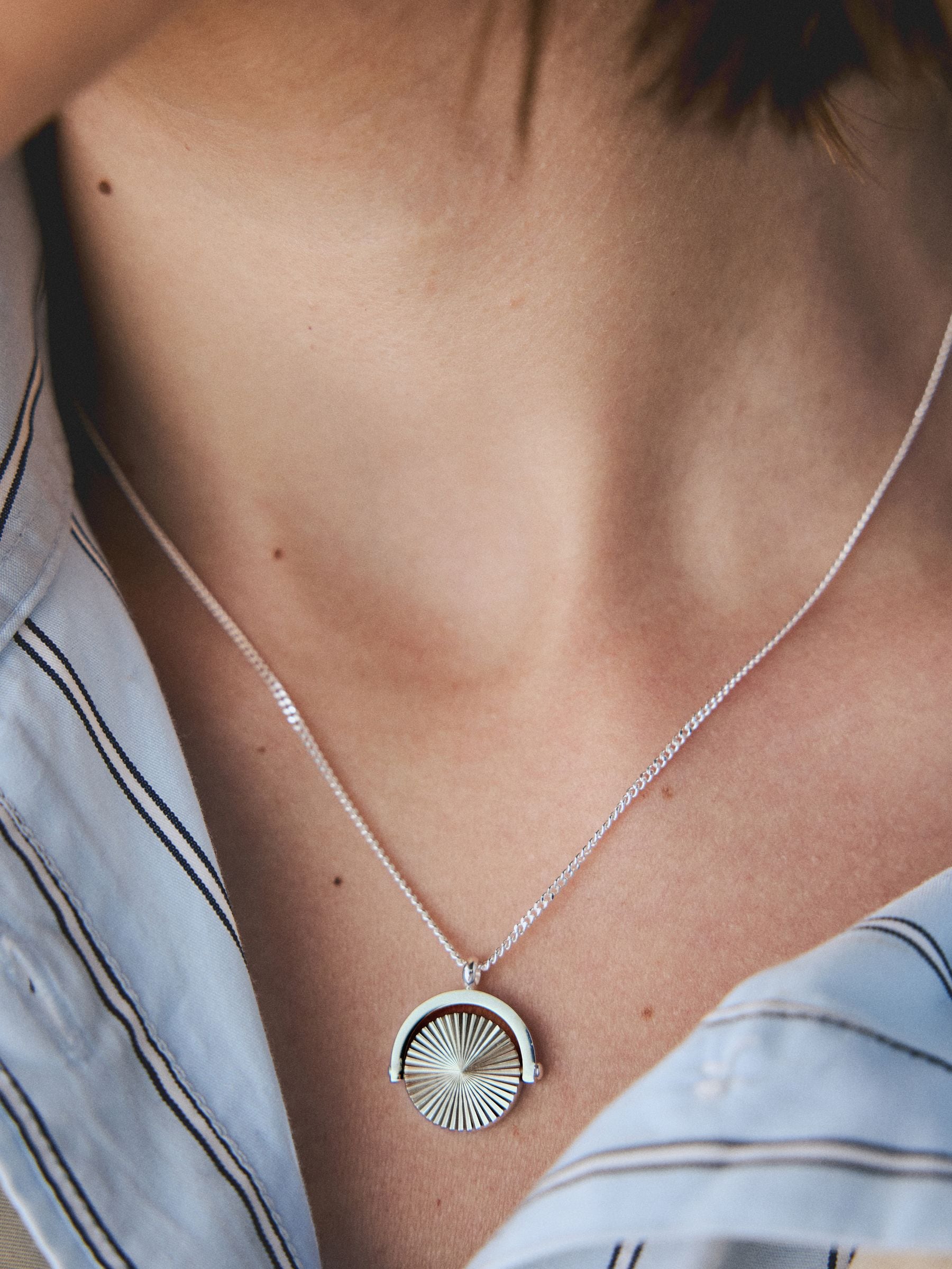 Gold tone spinner necklace stainless steel waterproof adjustable - British product