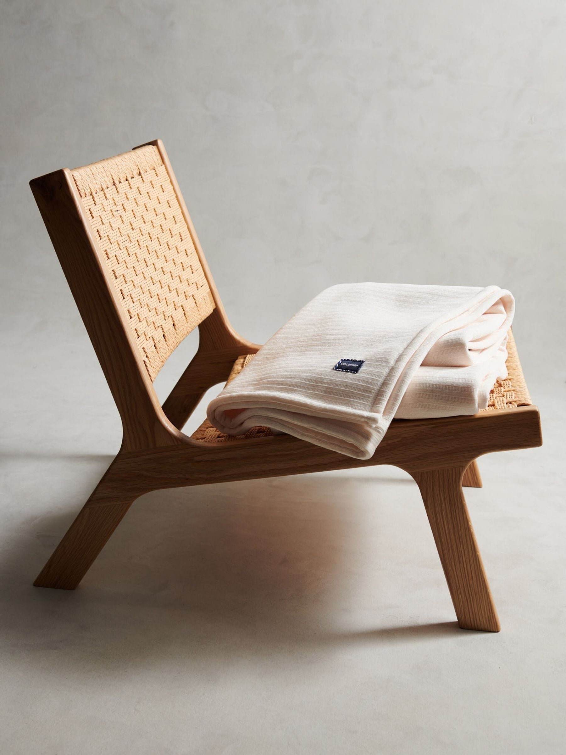 Duchamp White Smoke luxury fleece throw 130x170cm, UK version