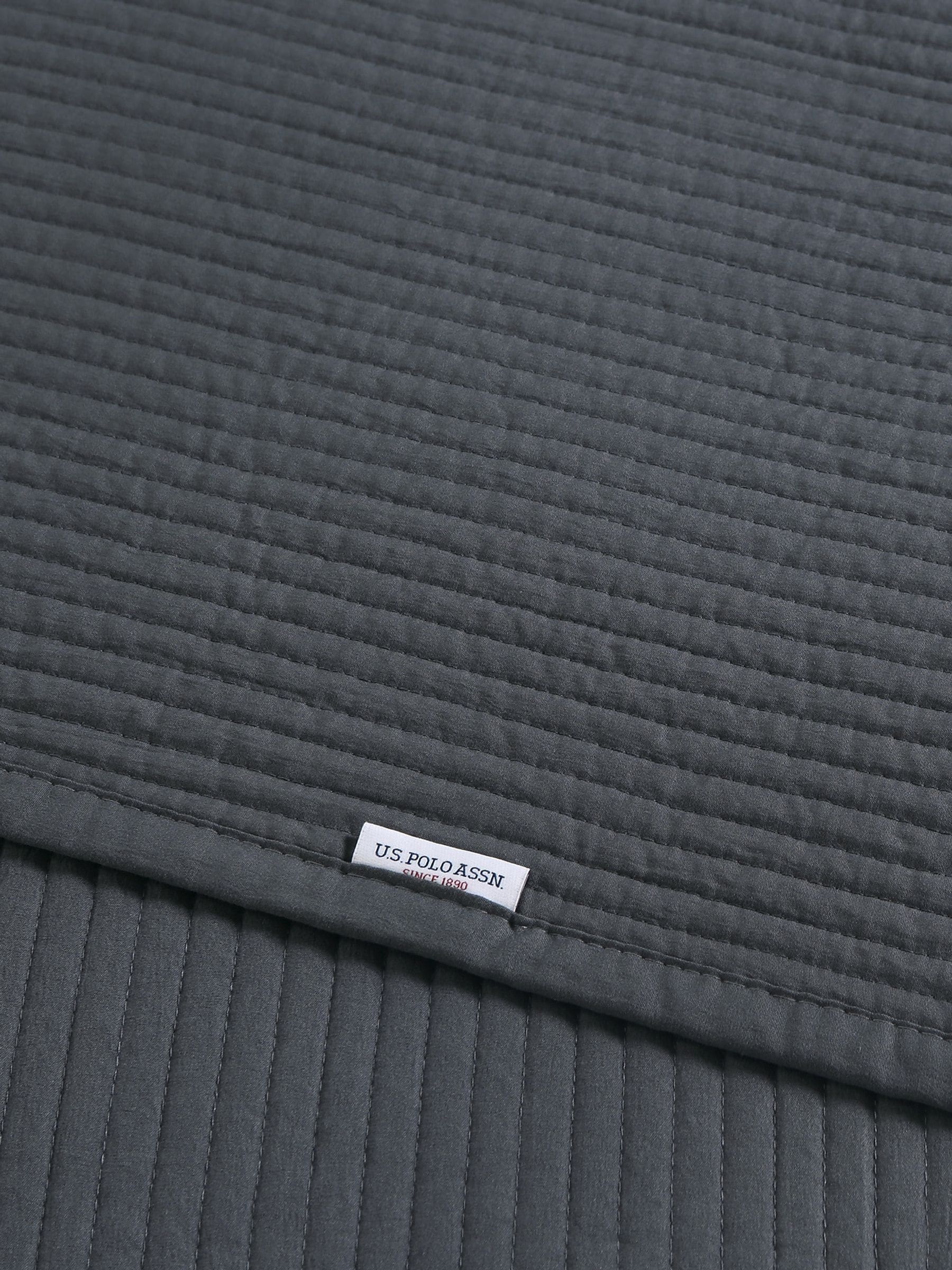 U.S. Polo Assn. Tornado Channel Row quilted bedspread 240x220cm - British product
