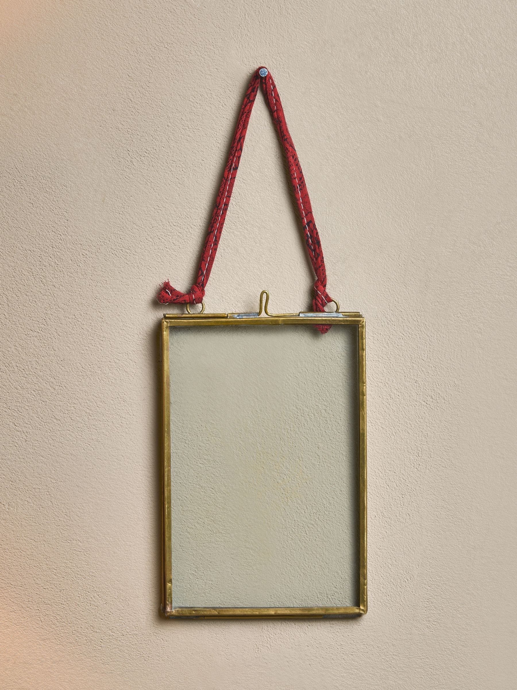 Nkuku antique brass photo frame 4x6 inch - British product