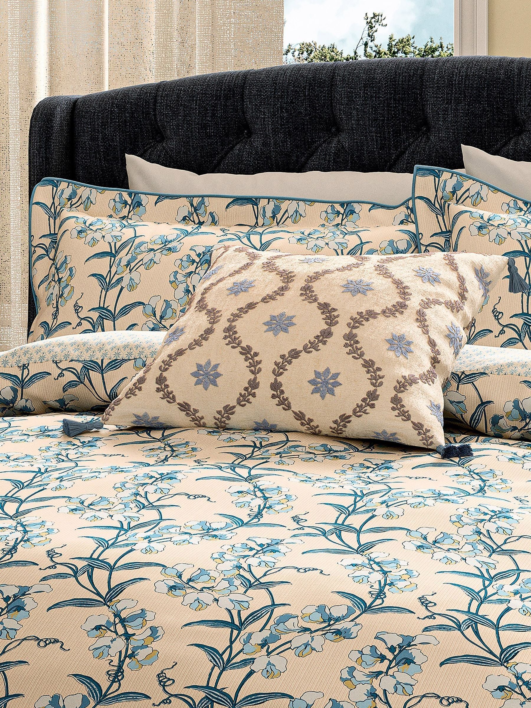 V&A Onslow Trellis cushion 45x45 cm, imported from the UK