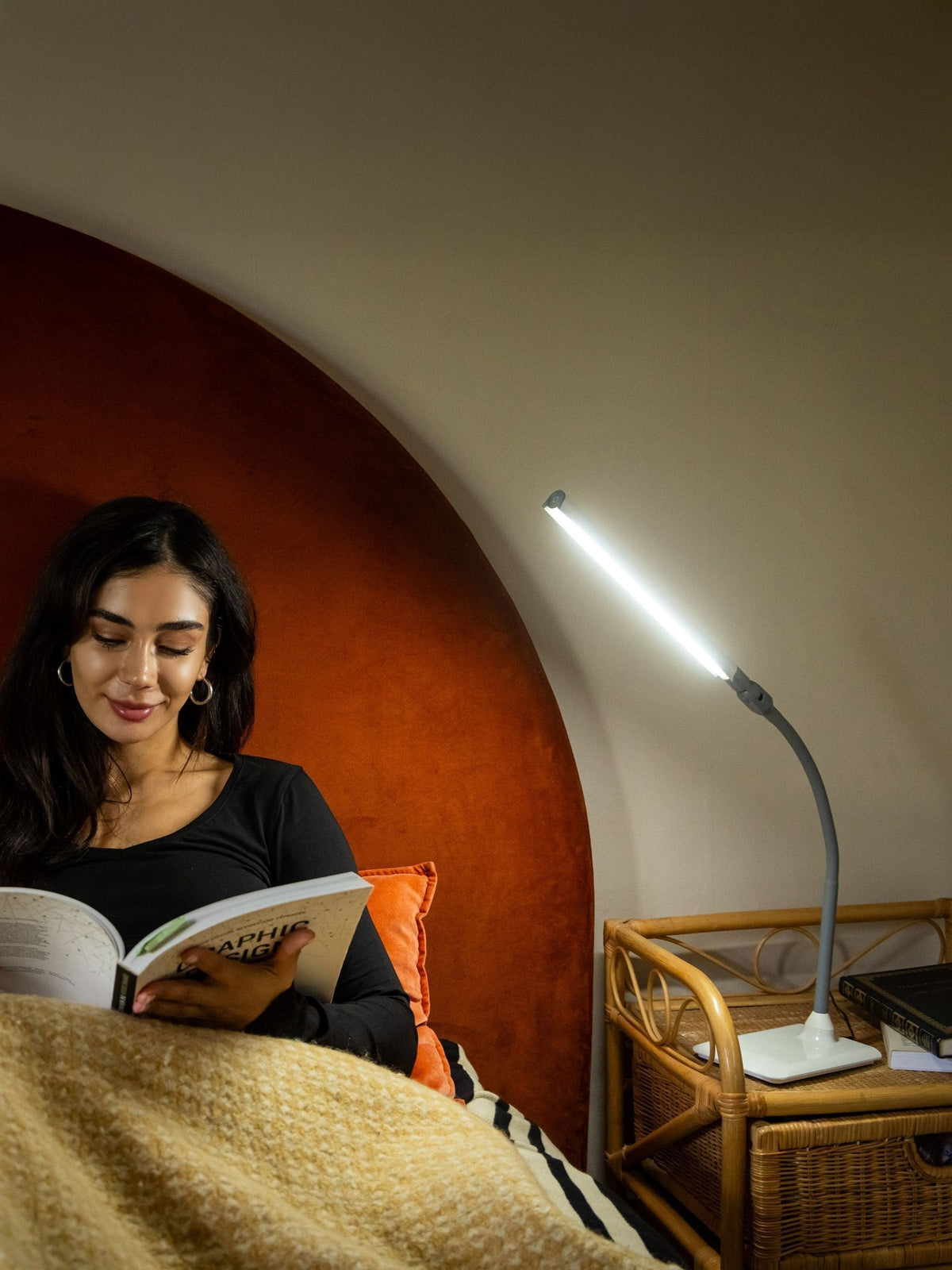 Daylight Company white UnoPro table lamp - British product