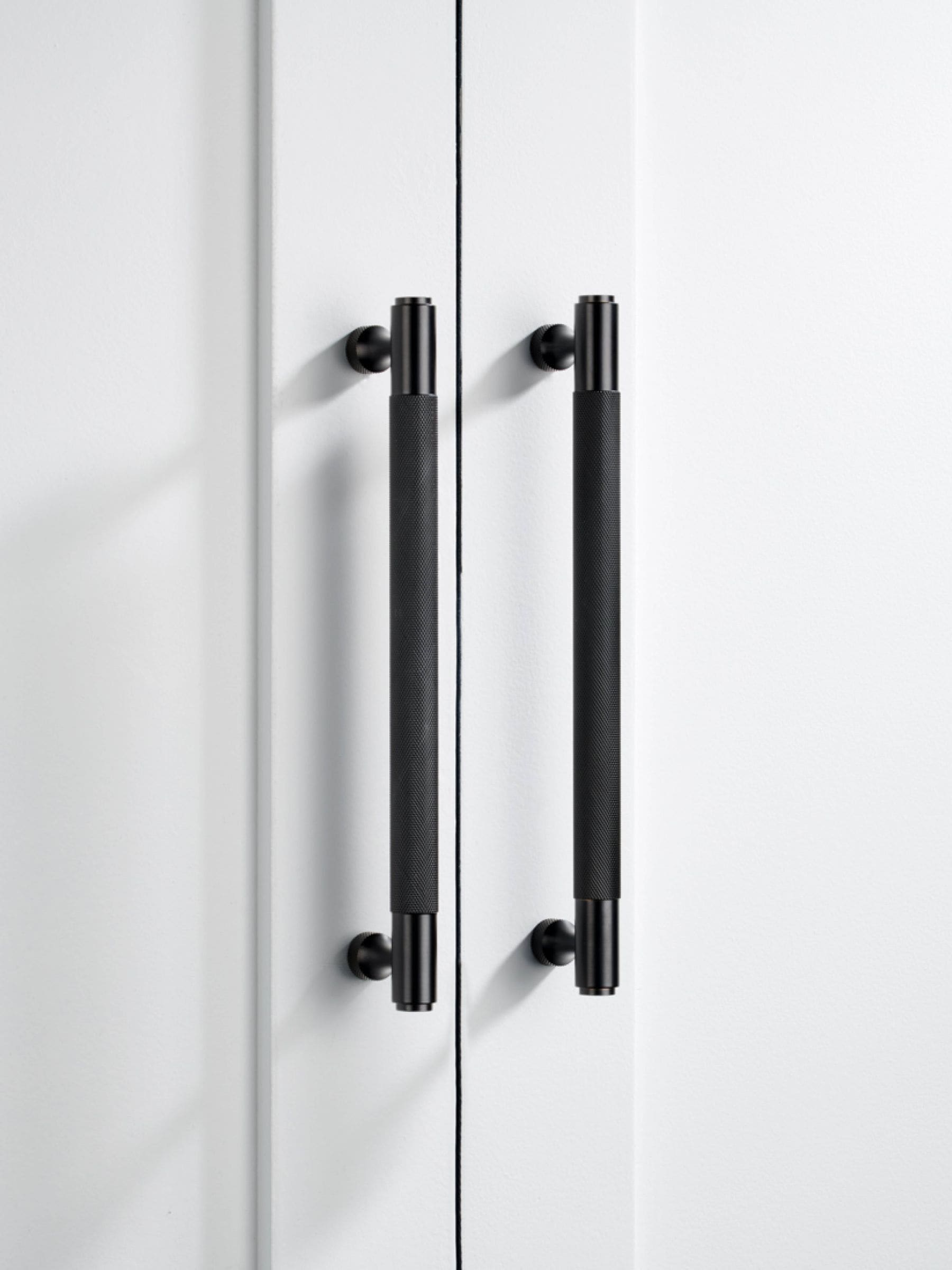 Pushka Home solid brass black knurled cabinet bar handle 128mm, UK version