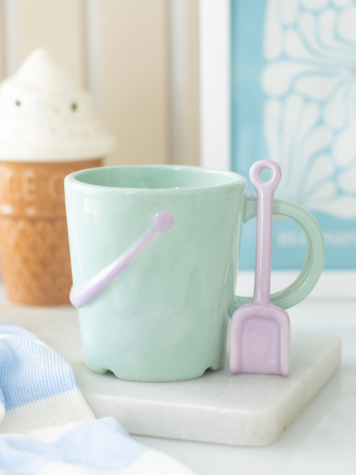Something Different blue pastel bucket mug with spade spoon (British brand)