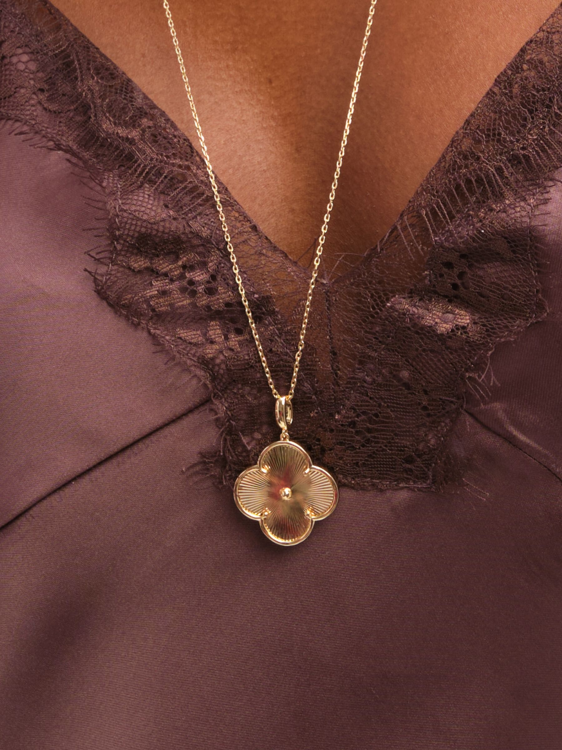 Jon Richard gold tone clover pendant necklace long chain - British product