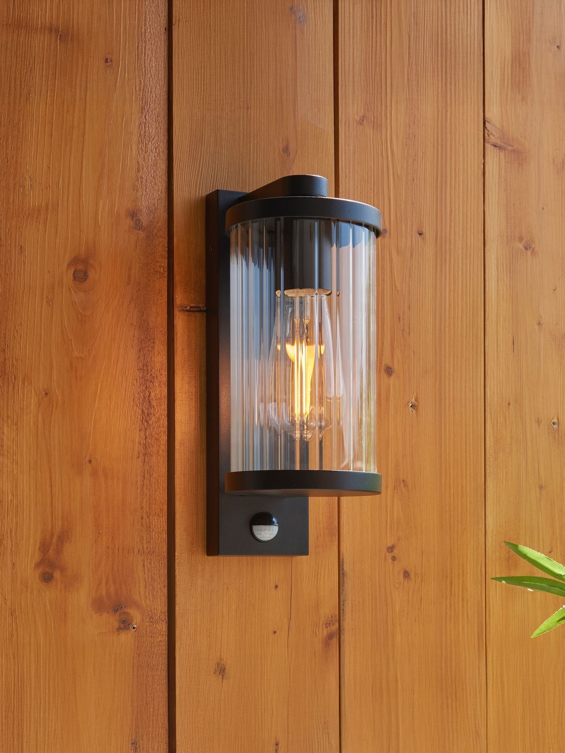 Gallery Home Matt Black Newland wall light (British brand)