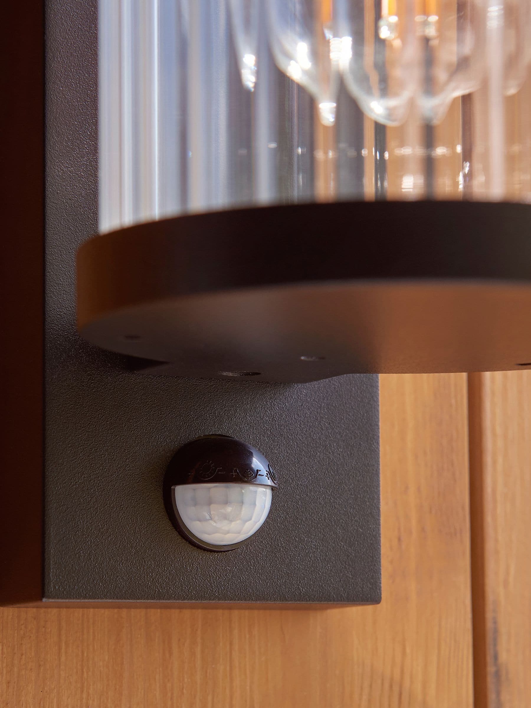 Gallery Home Matt Black Newland wall light (British brand)