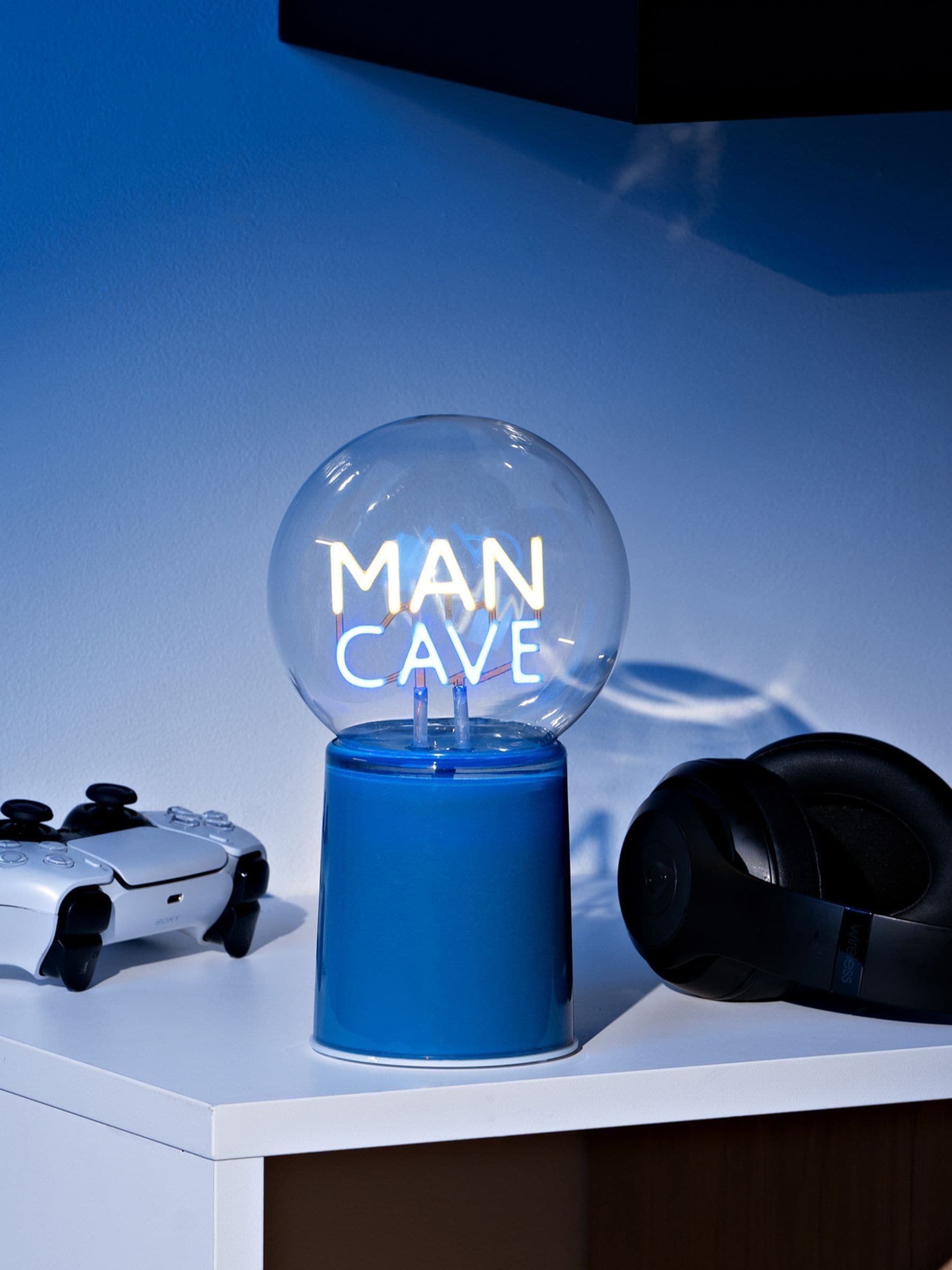 Widdop blue LED neon lamp Man Cave slogan 22cm, imported from the UK