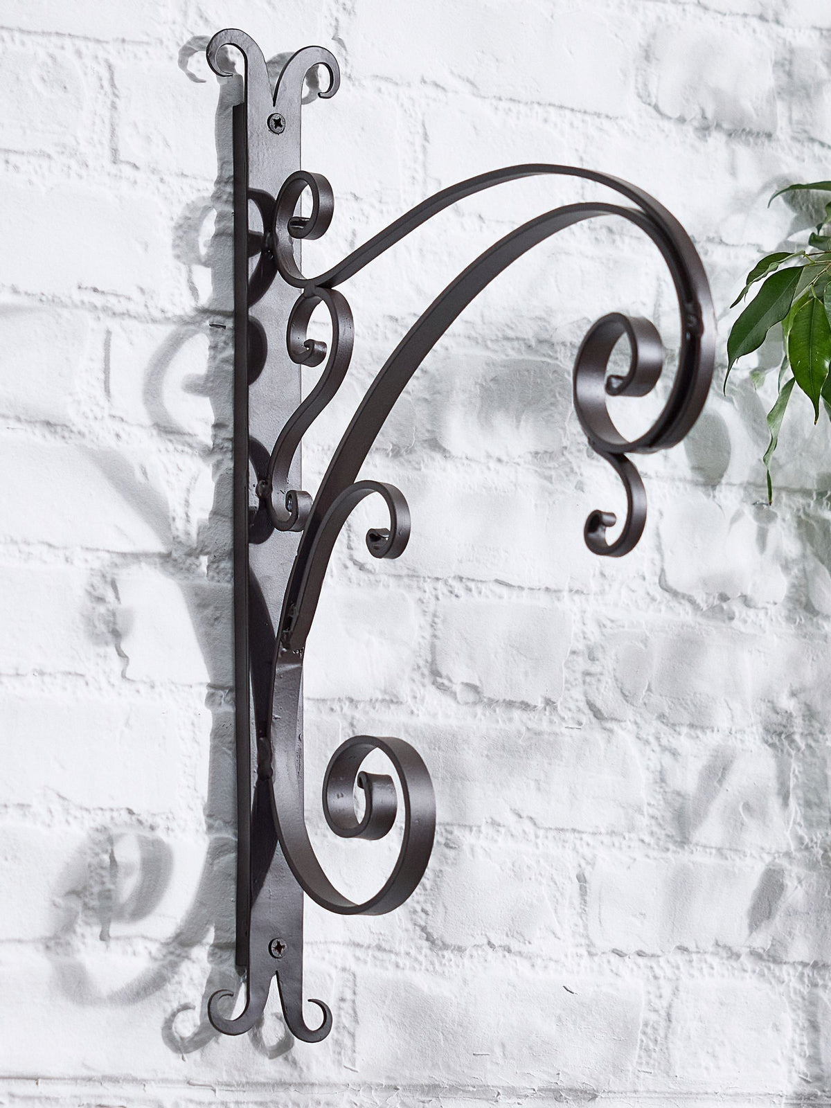 Dibor antique brown curved wall bracket, UK version