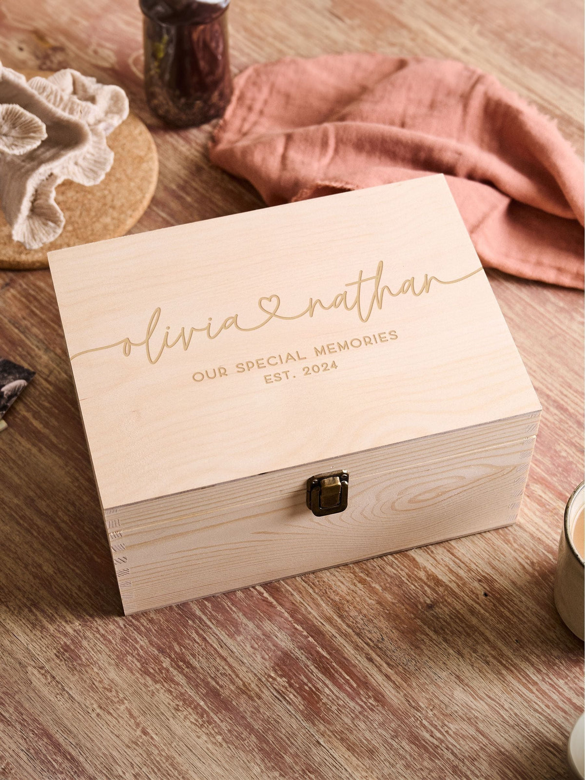 No Ordinary Gift personalised couples keepsake box 27x20x14 cm, imported from the UK
