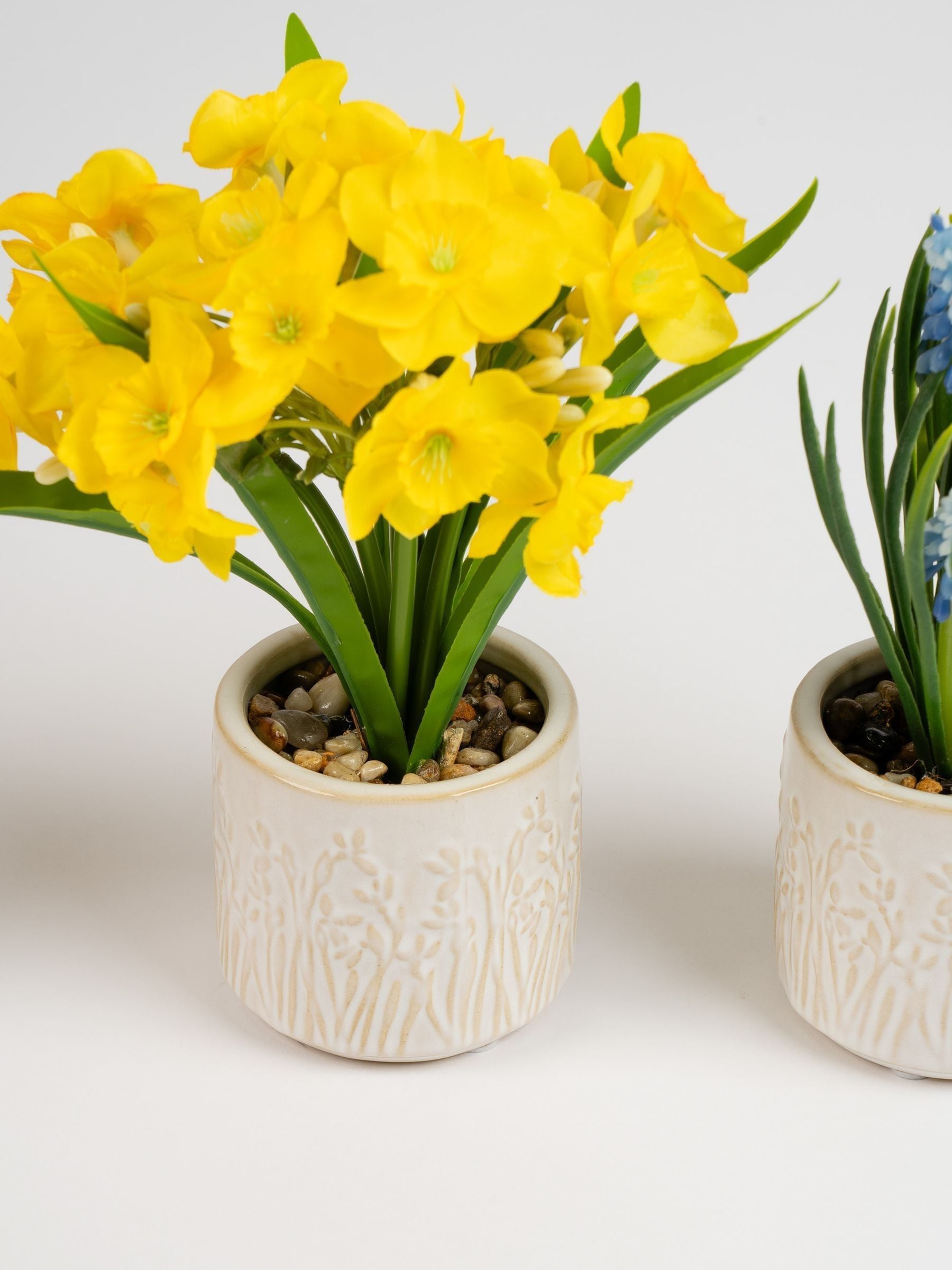 Scottish Everlastings set of 3 artificial spring pots 21cm (British brand)