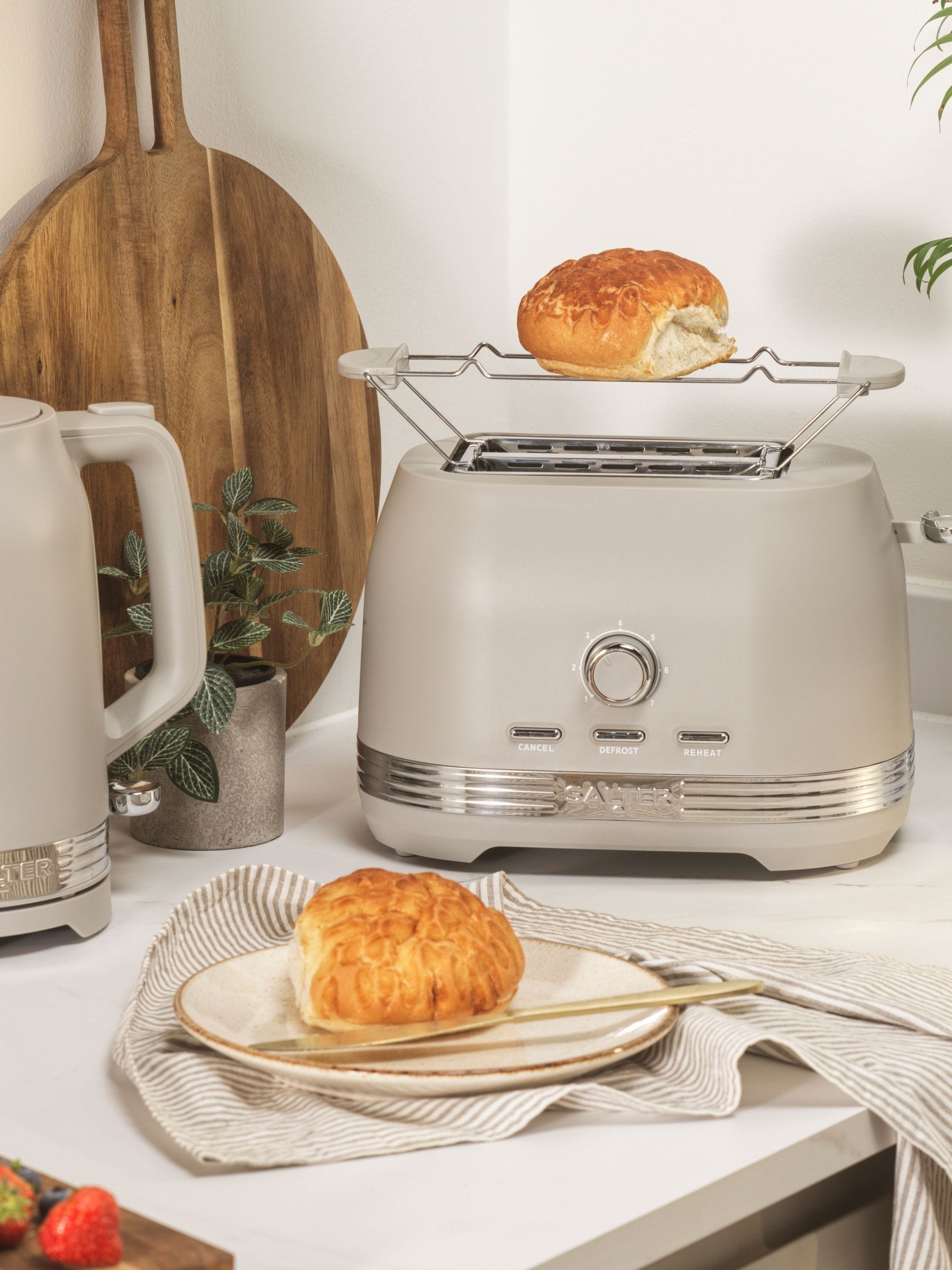 Salter Rise 2-slice toaster, UK version
