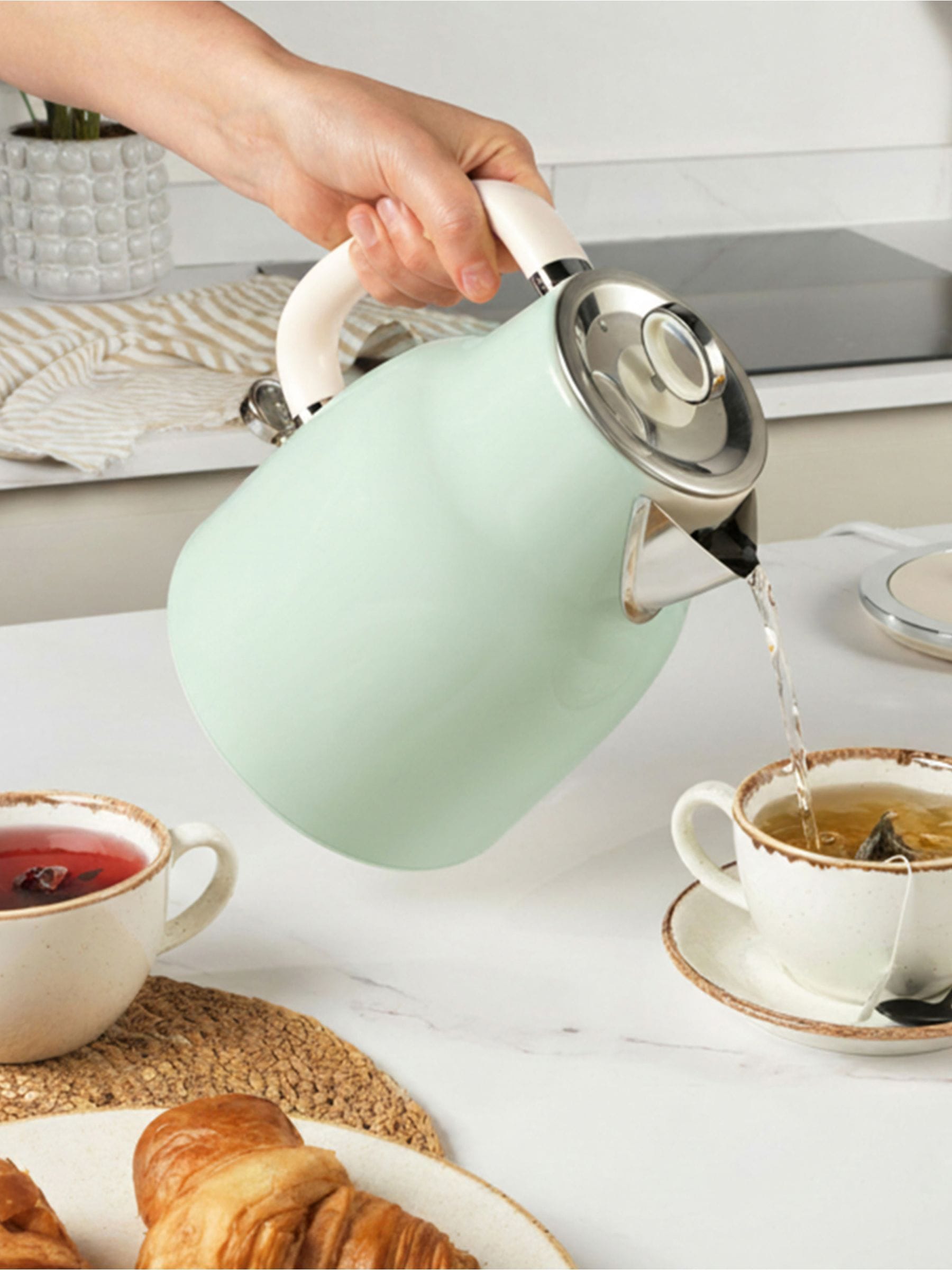 Salter Green Retro Kettle