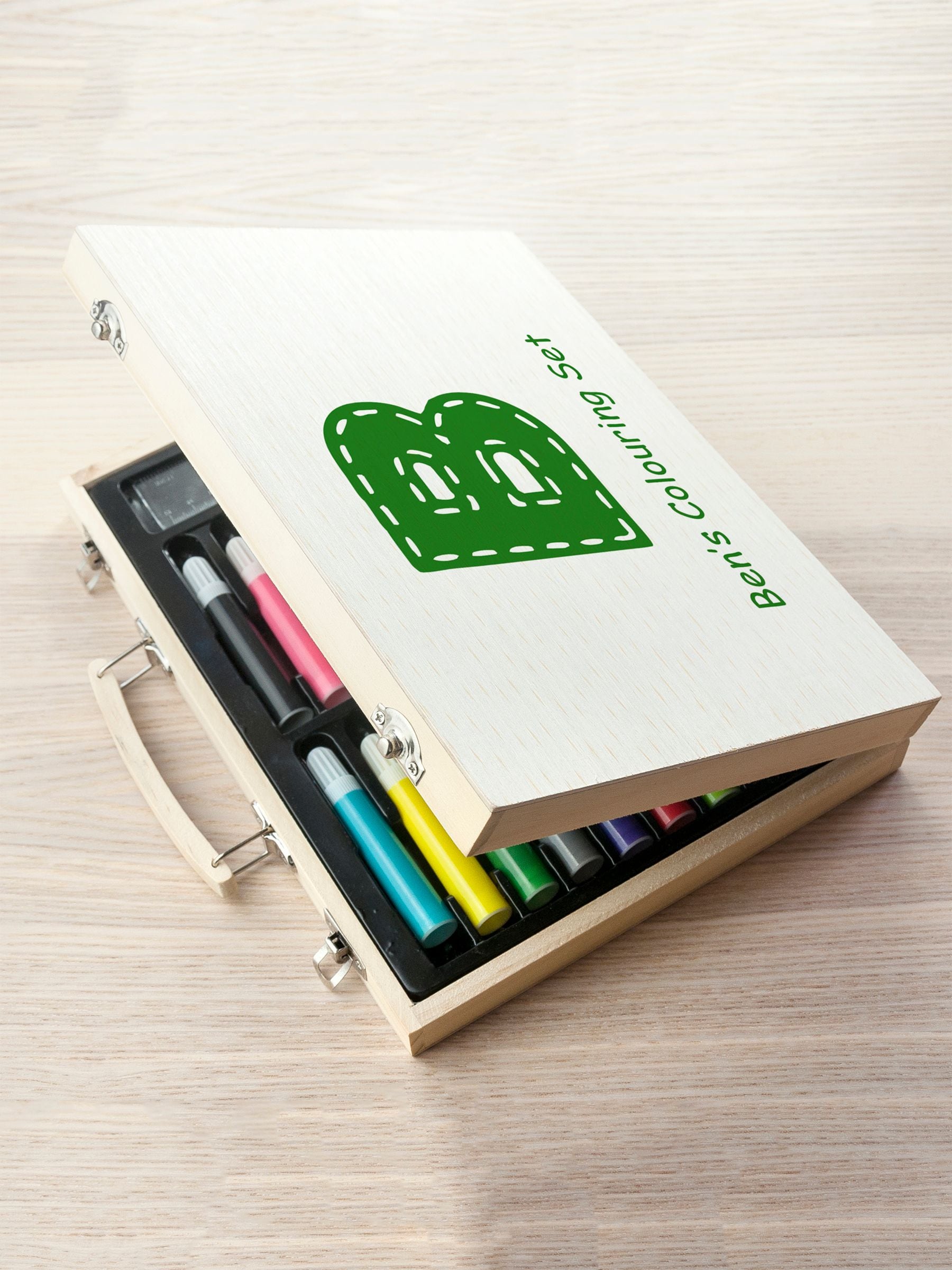 Treat Republic green colouring set with pencils and crayons - British product