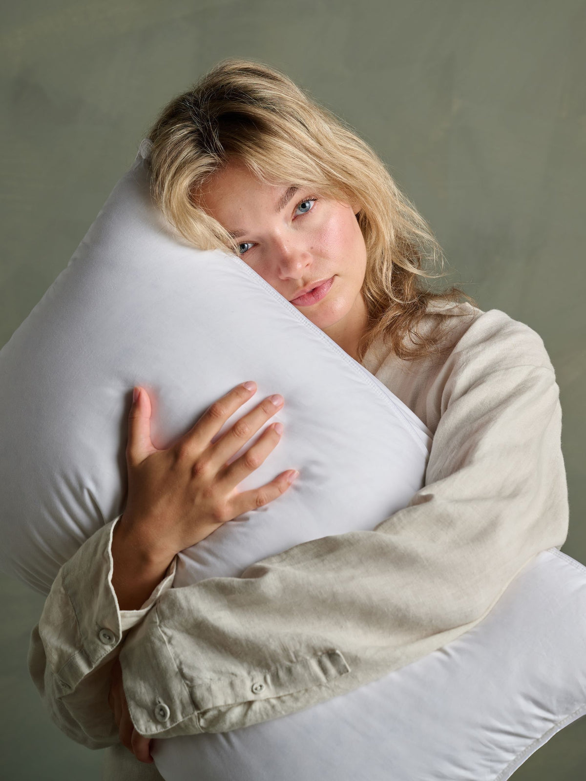 Bedfolk down alternative soft white pillow, UK version
